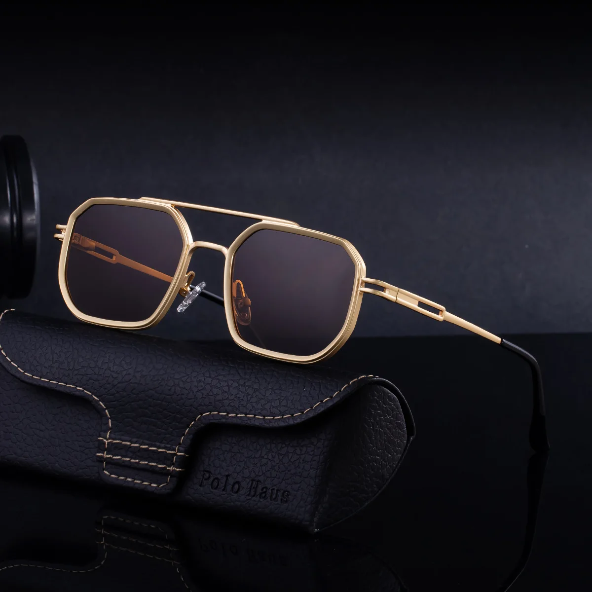 Square-framed Sunglasses Men Slingshot Leg Retro Travel Outdoor Sports Sun Protective Glasses T679
Square-framed Sunglasses Men Slingshot Leg Retro Travel Outdoor Sports Sun Protective Glasses T679