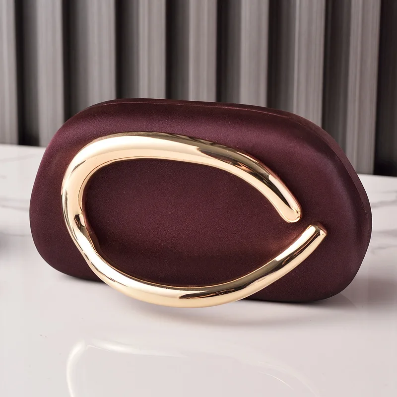 Designer Clutch Bag for Women 2025 New Trendy Round Box Evening Bag Retro Mate Color PU Gold Handbag Fashion Burgundy Party Bags
Designer Clutch Bag for Women 2025 New Trendy Round Box Evening Bag Retro Mate Color PU Gold Handbag Fashion Burgundy Party Bags
