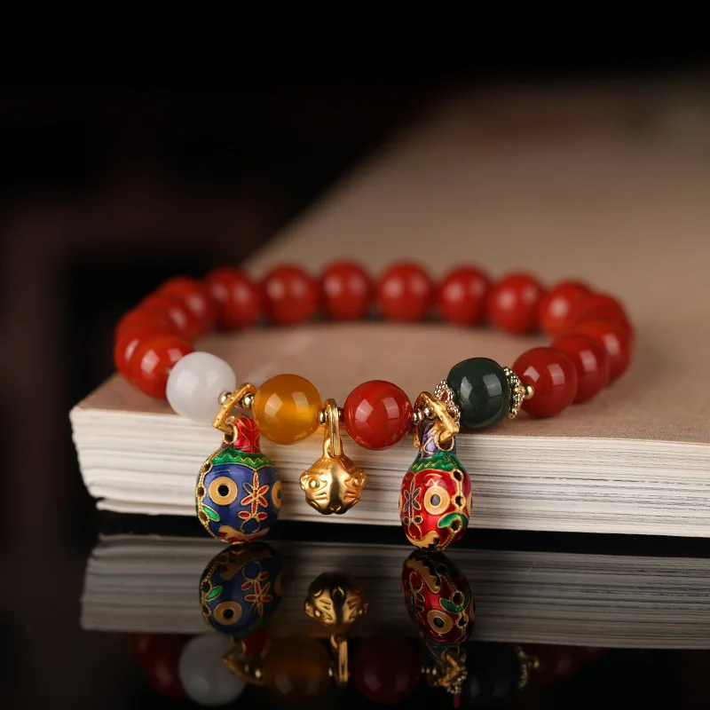 Yonghe тот же стиль, южный красный агат, золотой браслет с зверем для женщин, семья из трех древних синих эмалей, год рождения, HandStr
Yonghe тот же стиль, южный красный агат, золотой браслет с зверем для женщин, семья из трех древних синих эмалей, год рождения, HandStr