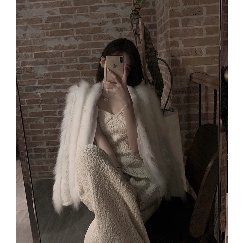 Titi Little Sister White Fur Strip Splicing Top Coat Women's Winter Outerwear Korean Drama Missy Second Lead Lady
Titi Little Sister White Fur Strip Splicing Top Coat Women's Winter Outerwear Korean Drama Missy Second Lead Lady