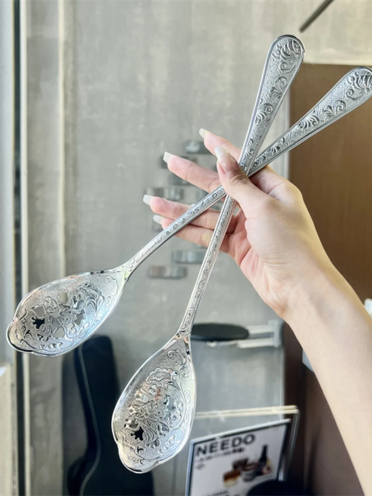 Elegant Long-Handled 304 Stainless Steel Serving Spoon for Hotels Precision High Aesthetic Value Dining Utensils Western Spoon
Elegant Long-Handled 304 Stainless Steel Serving Spoon for Hotels Precision High Aesthetic Value Dining Utensils Western Spoon