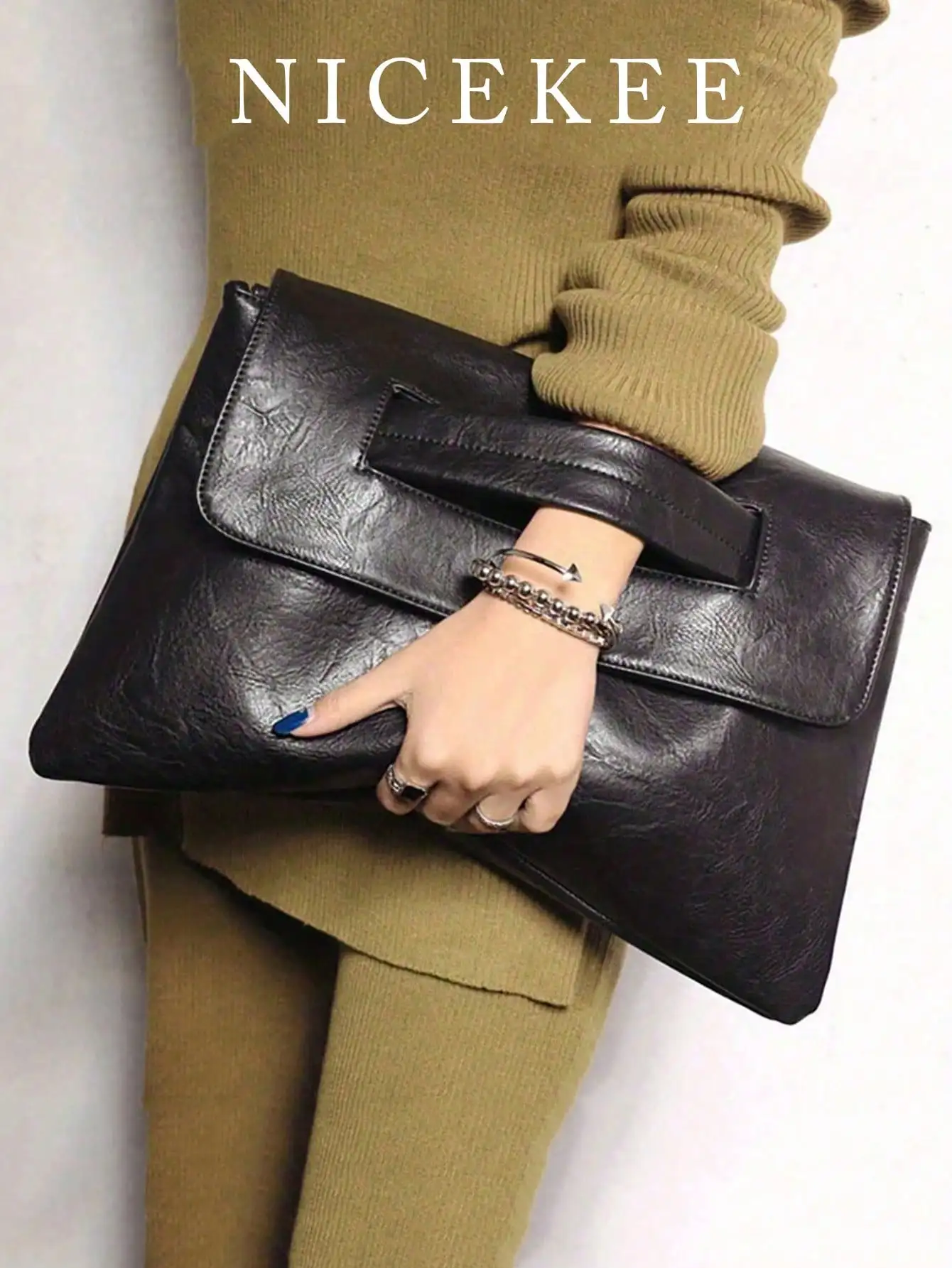 Черный клатч-конверт из искусственной кожи с ремешком на запястье, вместительная вечерняя сумка для женщин
Черный клатч-конверт из искусственной кожи с ремешком на запястье, вместительная вечерняя сумка для женщин