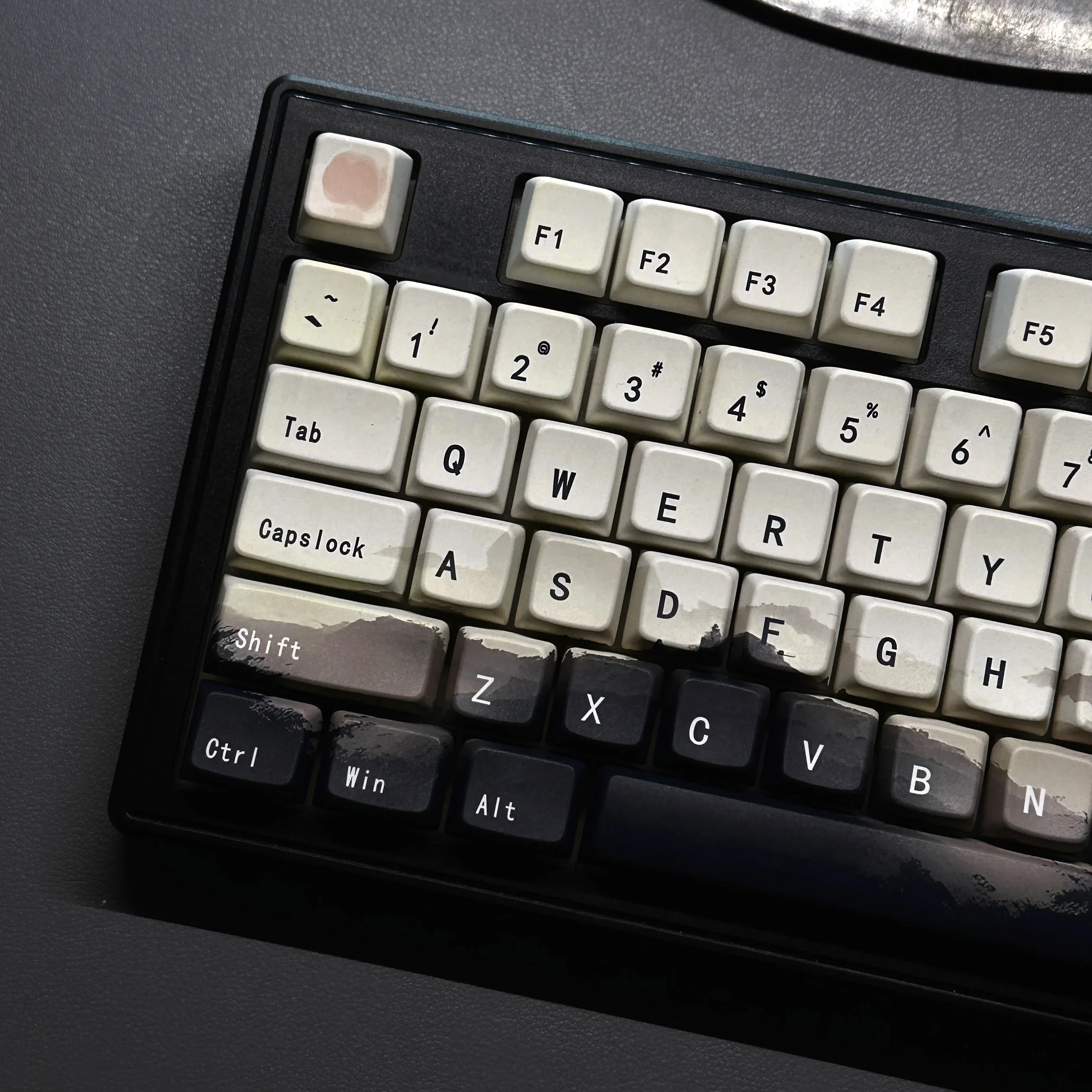 Original shadow original keycap pbt creative personality sublimation customized 125 keys
Original shadow original keycap pbt creative personality sublimation customized 125 keys