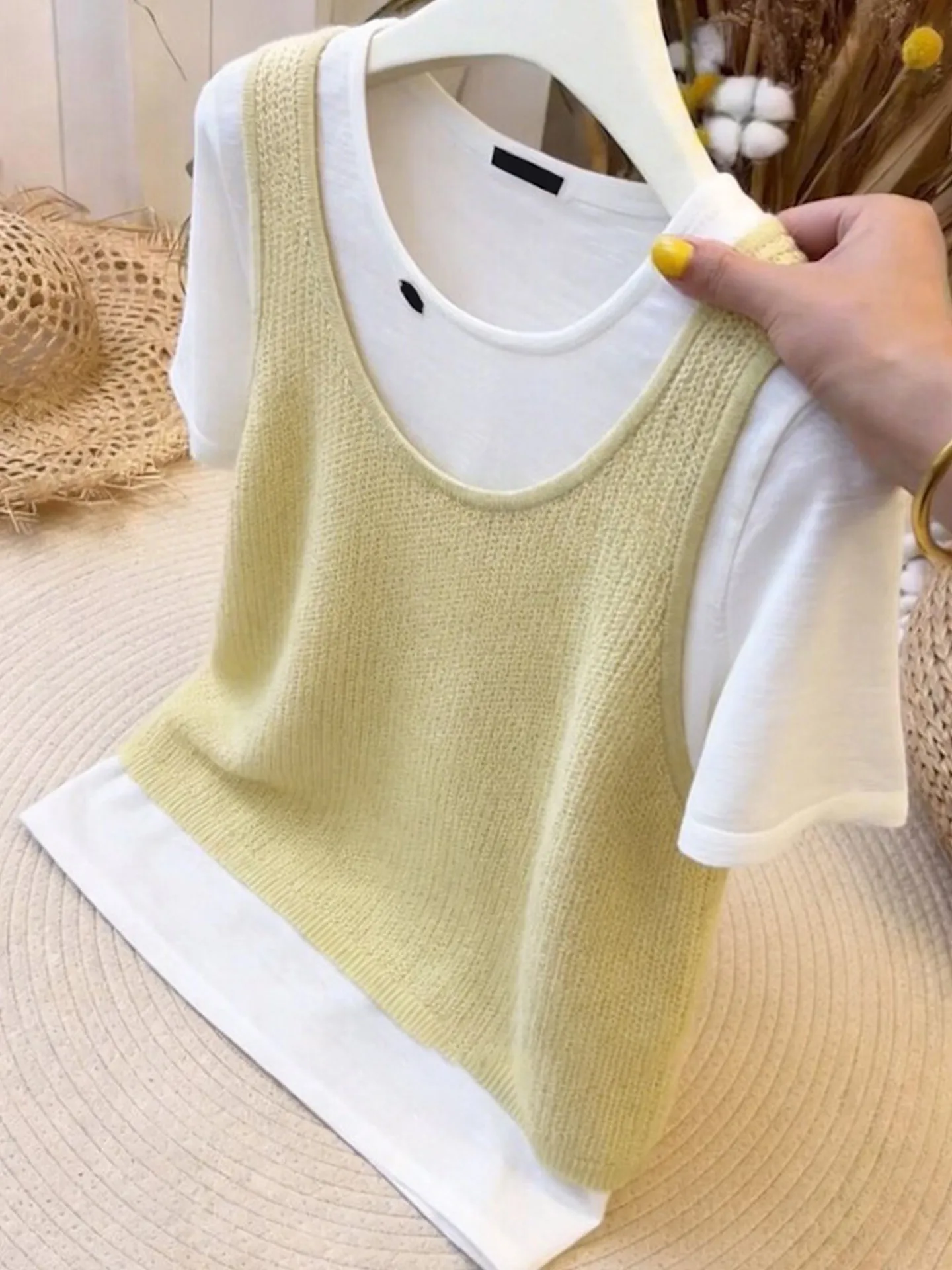 Sweet Short Sleeve Knitted Sweater round Neck Fashionable Versatile Casual Style Soft Fabric Spring Summer Slimming Top
Sweet Short Sleeve Knitted Sweater round Neck Fashionable Versatile Casual Style Soft Fabric Spring Summer Slimming Top