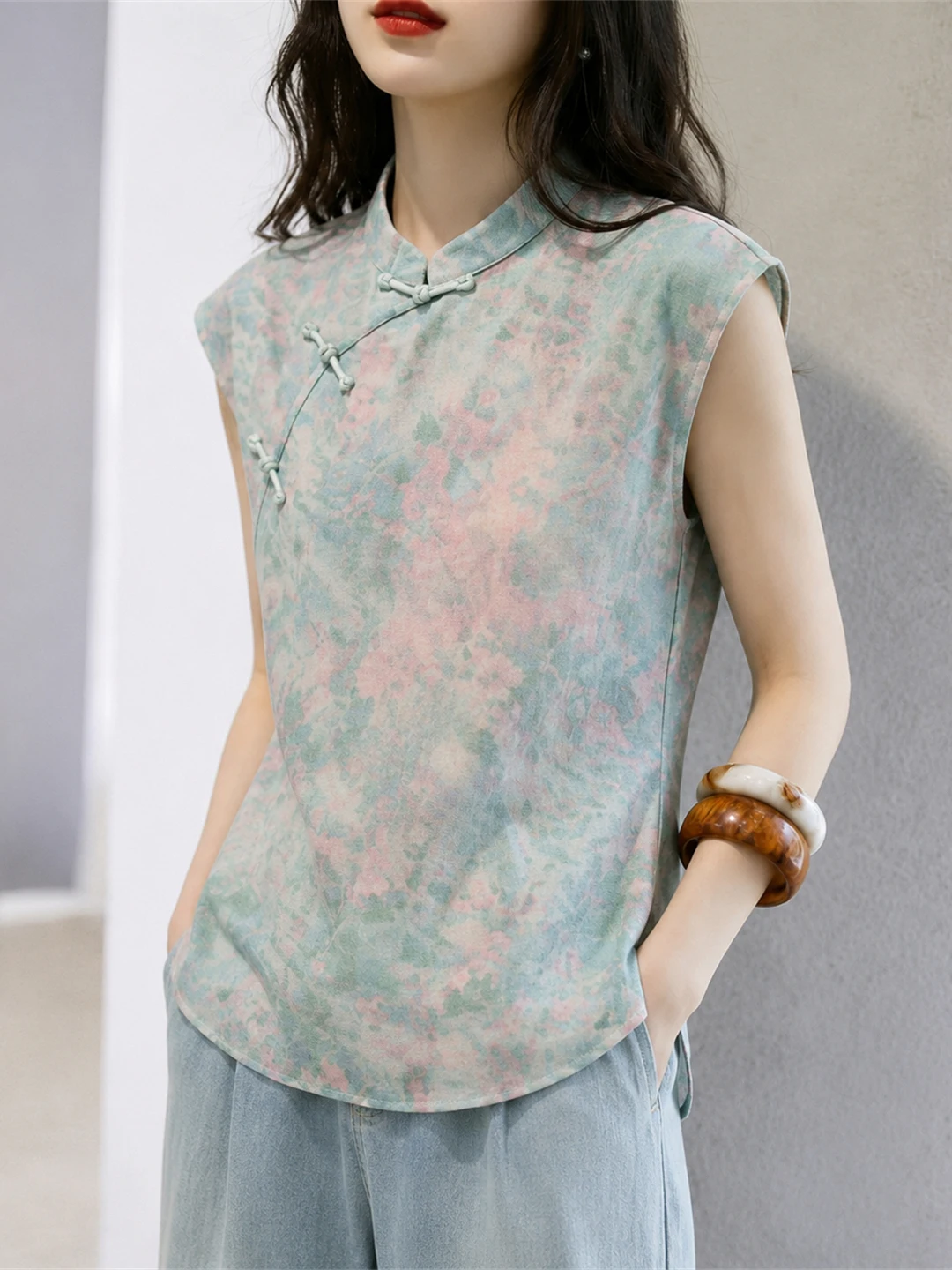 New Chinese Style Stand Collar Buttonless Sleeveless Top National Style Luxury Versatile Small Shirt Summer Stand Collar Shirt
New Chinese Style Stand Collar Buttonless Sleeveless Top National Style Luxury Versatile Small Shirt Summer Stand Collar Shirt