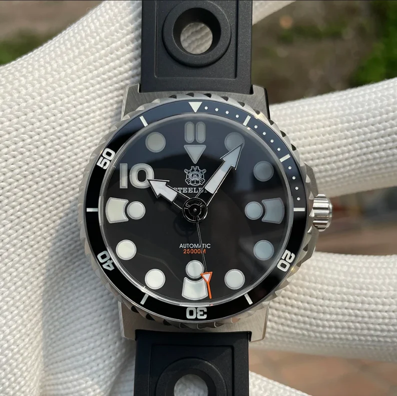 Мужские автоматические часы STEELDIVE, 46,5 мм, механические наручные часы Deep Diver, 2500 АТМ, водонепроницаемые, со светящимся сапфиром, NH35, керамический безель
Мужские автоматические часы STEELDIVE, 46,5 мм, механические наручные часы Deep Diver, 2500 АТМ, водонепроницаемые, со светящимся сапфиром, NH35, керамический безель