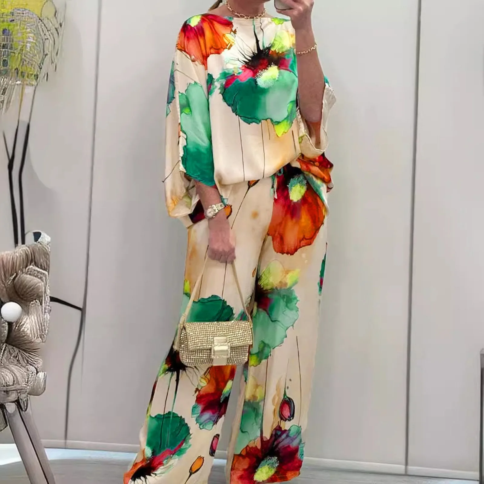 Summer Fashion Printed Satin Two Piece Sets Women Sexy Round Neck 3/4 Sleeved Top + Wide Leg Long Pants Casual Two Piece Set
Summer Fashion Printed Satin Two Piece Sets Women Sexy Round Neck 3/4 Sleeved Top + Wide Leg Long Pants Casual Two Piece Set