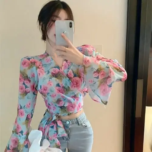 Printed Floral V-neck Ladylike Crop Top Blouse Women French Elegant Petal Long Sleeve Cross Lace-up Shirt Summer Streetwear
Printed Floral V-neck Ladylike Crop Top Blouse Women French Elegant Petal Long Sleeve Cross Lace-up Shirt Summer Streetwear