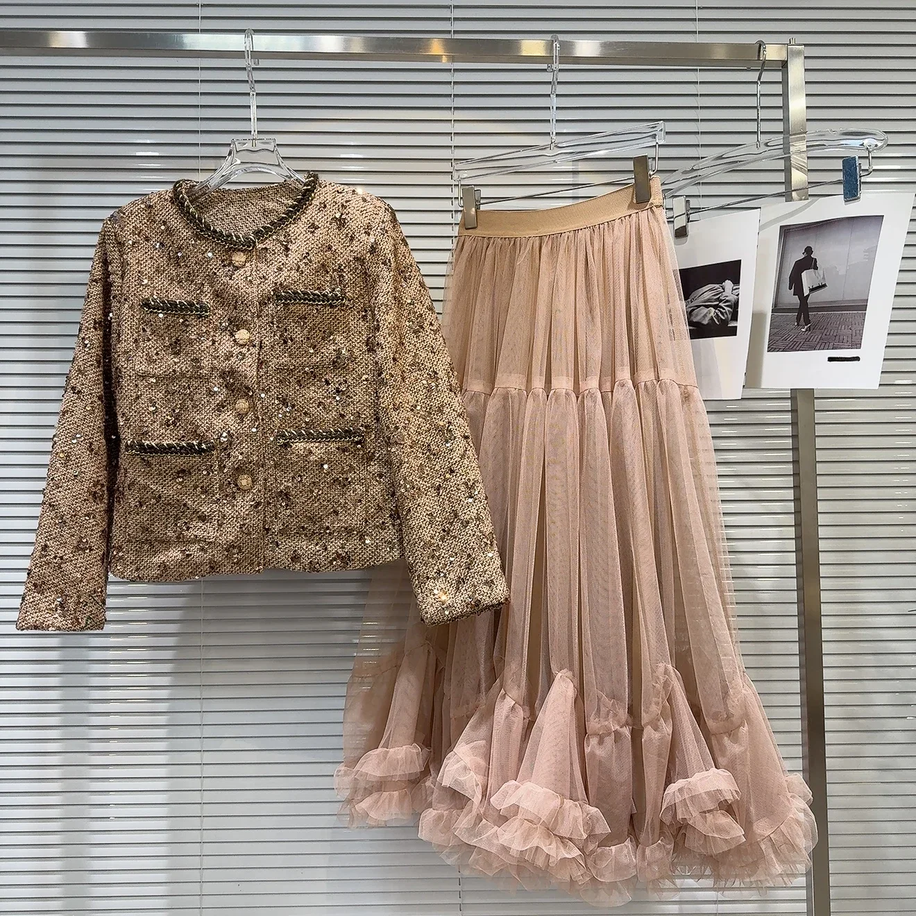 2025 spring new sequin tweed short coat + gauze skirt suit women tweed set
2025 spring new sequin tweed short coat + gauze skirt suit women tweed set