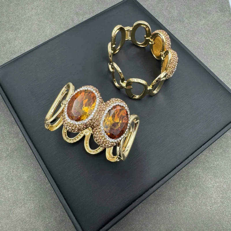 European and American noble Sudan color changing stone women's bracelet luxurious trendy handmade inlaid rhinestone jewelry
European and American noble Sudan color changing stone women's bracelet luxurious trendy handmade inlaid rhinestone jewelry