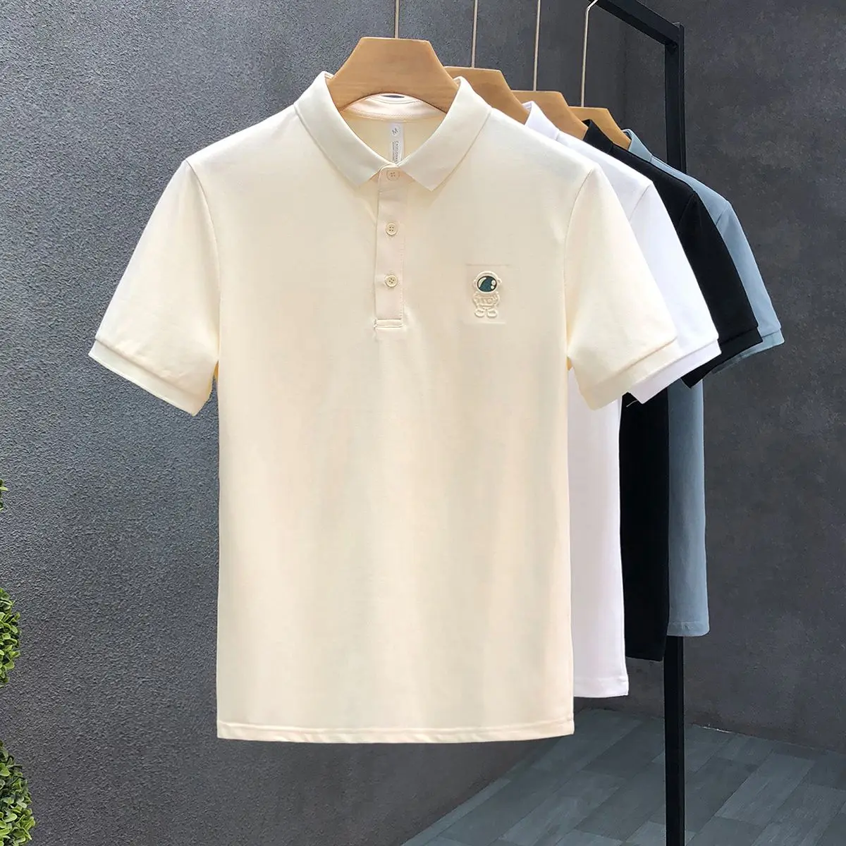 Popular Apricot Shirt Short Sleeved Trendy Brand Polo Neck T-Shirt 2024 Summer New Men's High End Pi Shuai Half Sleeves
Popular Apricot Shirt Short Sleeved Trendy Brand Polo Neck T-Shirt 2024 Summer New Men's High End Pi Shuai Half Sleeves