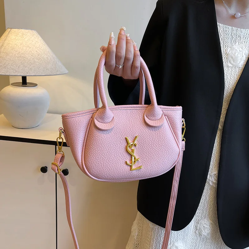 2025 New Women's Shell Shoulder Bag Trendy Design Crossbody Tote Handbag Luxury Fashion Accessory
2025 New Women's Shell Shoulder Bag Trendy Design Crossbody Tote Handbag Luxury Fashion Accessory