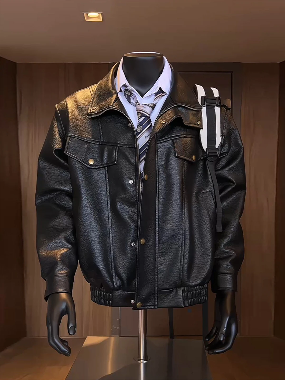 Мужская куртка в американском стиле, черная, с высоким воротником, свободного кроя, с длинными рукавами, осенняя, в стиле рабочей одежды/бейсбольной формы
Мужская куртка в американском стиле, черная, с высоким воротником, свободного кроя, с длинными рукавами, осенняя, в стиле рабочей одежды/бейсбольной формы