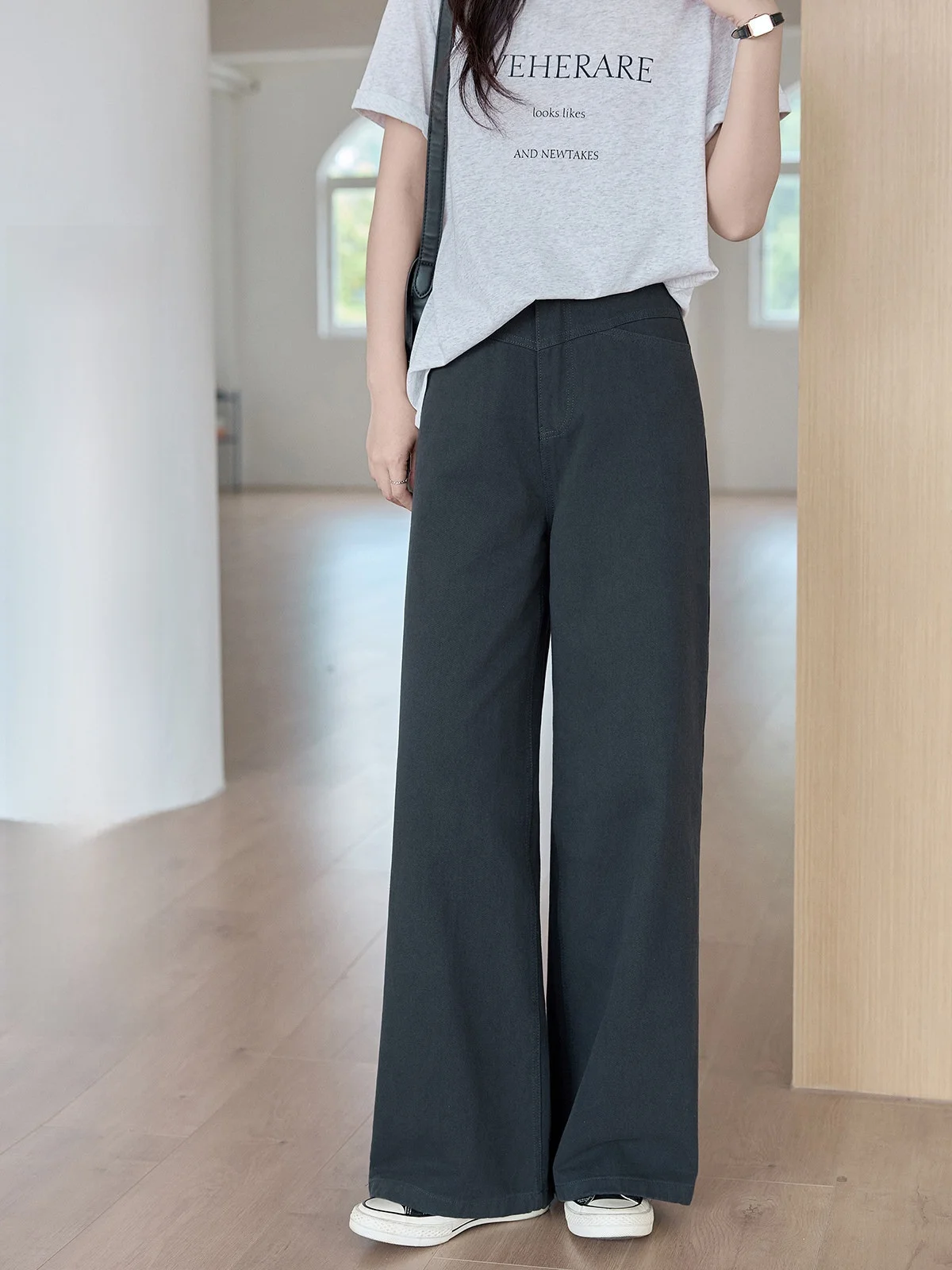 Deep Blue High Waist Wide Leg Jeans Women's Summer New Style HUIXI Drawstring Design Slimming Effect Commute Style
Deep Blue High Waist Wide Leg Jeans Women's Summer New Style HUIXI Drawstring Design Slimming Effect Commute Style