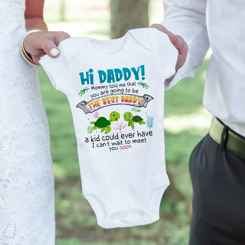 Комбинезон с объявлением ребенка Hi Daddy Mommy Told Me That You Are Going Tobe The Best Daddy Bodysuit Комбинезон для новорожденных Подарки для папы
Комбинезон с объявлением ребенка Hi Daddy Mommy Told Me That You Are Going Tobe The Best Daddy Bodysuit Комбинезон для новорожденных Подарки для папы