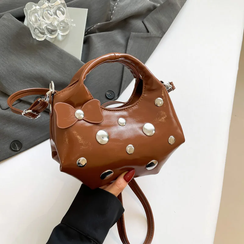 Personalized Rivet Fashion Shoulder Bag Lady Small Crossbody Phone Purse Pu Leather Handbag Luxury Brand Satchel Small Round Bag
Personalized Rivet Fashion Shoulder Bag Lady Small Crossbody Phone Purse Pu Leather Handbag Luxury Brand Satchel Small Round Bag