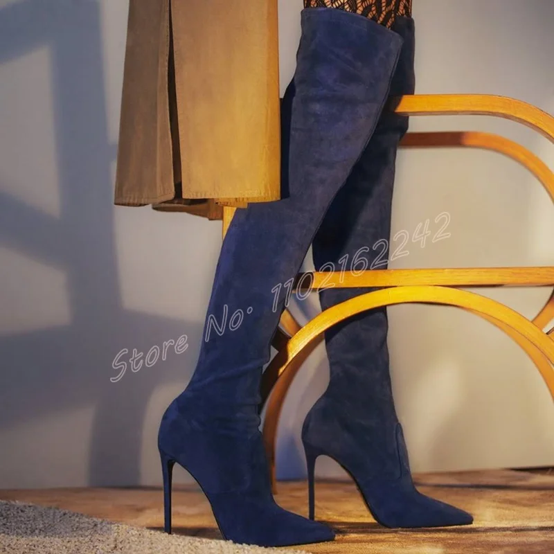 Синие замшевые облегающие эластичные сапоги с острым носком на шпильке Сапоги выше колена без шнуровки Модные длинные сапоги большого размера с Т-образным вырезом
Синие замшевые облегающие эластичные сапоги с острым носком на шпильке Сапоги выше колена без шнуровки Модные длинные сапоги большого размера с Т-образным вырезом