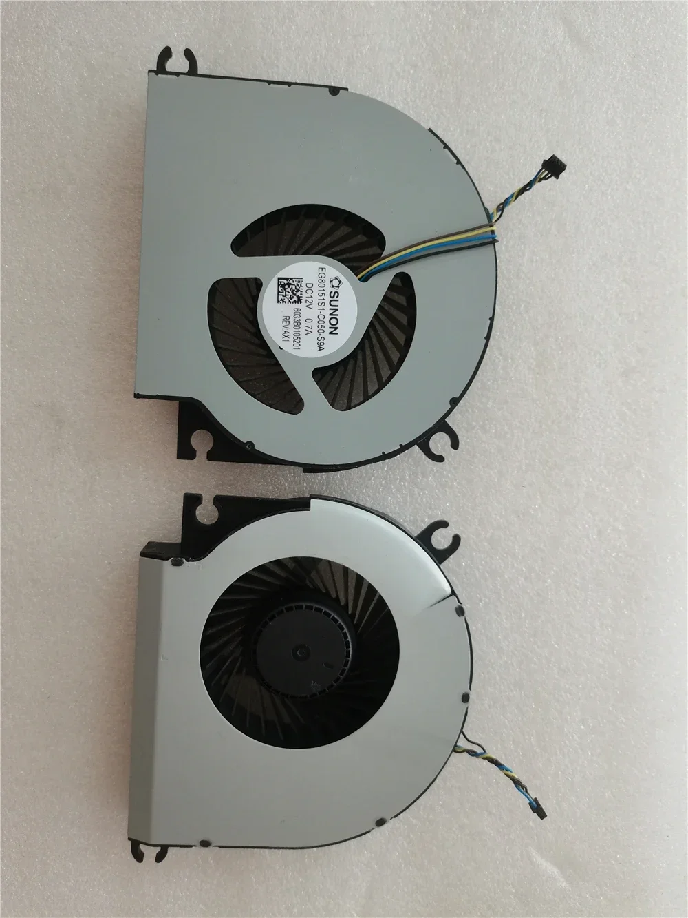 Вентилятор охлаждения ноутбука HP Pro One 440 G9 SUNON EG80151S1-C050-S9A BSB1112HD-06 6033B 0105101 6033B 0105201 12В 0,7А M82654-001
Вентилятор охлаждения ноутбука HP Pro One 440 G9 SUNON EG80151S1-C050-S9A BSB1112HD-06 6033B 0105101 6033B 0105201 12В 0,7А M82654-001