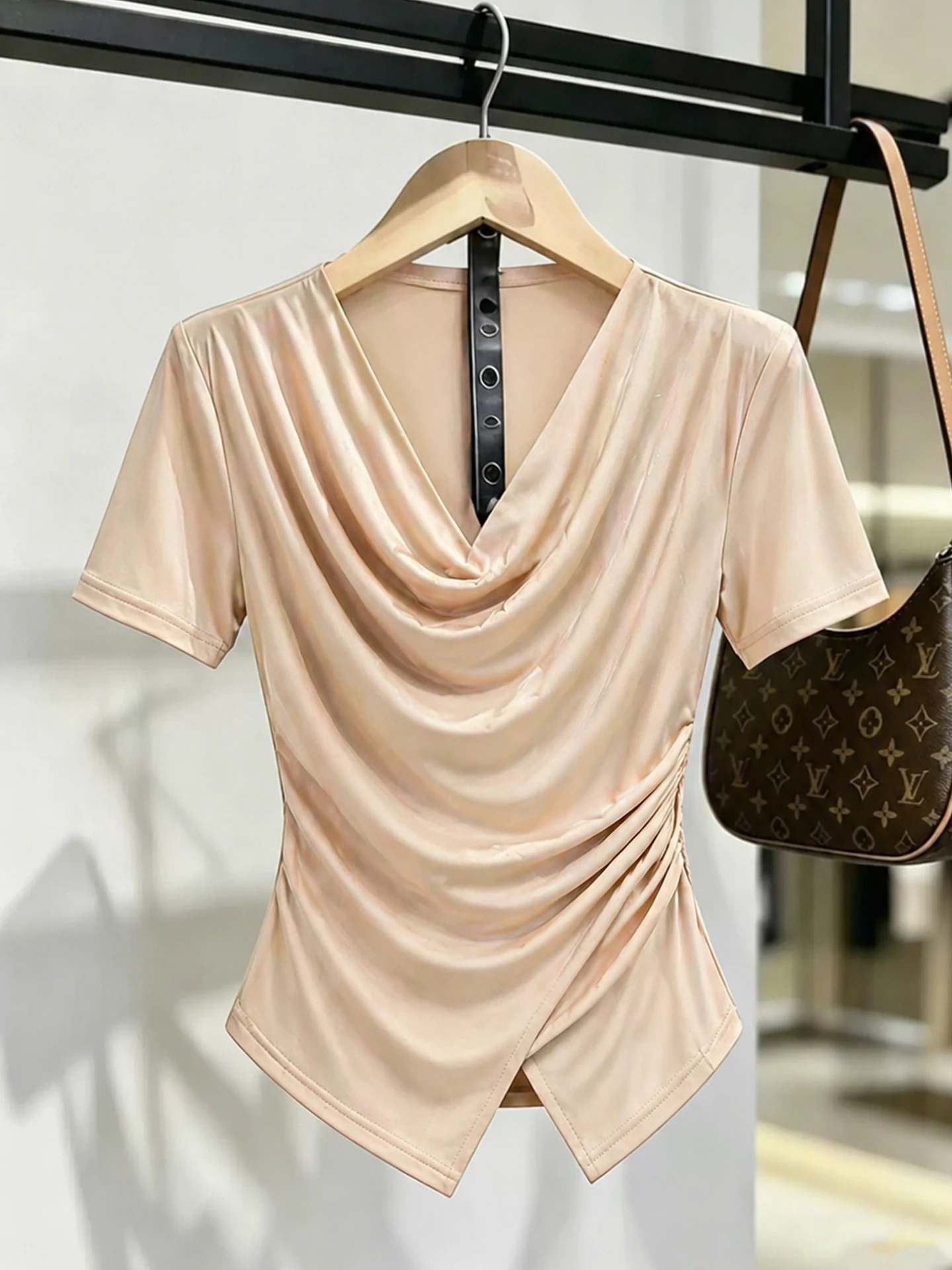 Elegant Slimming Short Sleeve T-Shirt Korean Style Fashionable Versatile Women's Shirt Poetic Lin Commute Straight Tube Model
Elegant Slimming Short Sleeve T-Shirt Korean Style Fashionable Versatile Women's Shirt Poetic Lin Commute Straight Tube Model
