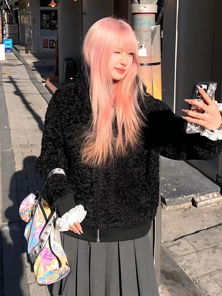 Новая женская утепленная куртка из искусственного меха под овчину 2025 года, высококачественная повседневная модель из полиэфирного волокна
Новая женская утепленная куртка из искусственного меха под овчину 2025 года, высококачественная повседневная модель из полиэфирного волокна