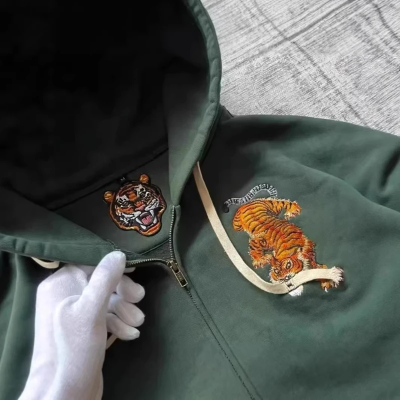 American Retro Tiger Embroidery Zip Hoodies Man Spring Loose Street Style Casual Long Sleeve Tops Female Daily Fashion Outerwear
American Retro Tiger Embroidery Zip Hoodies Man Spring Loose Street Style Casual Long Sleeve Tops Female Daily Fashion Outerwear