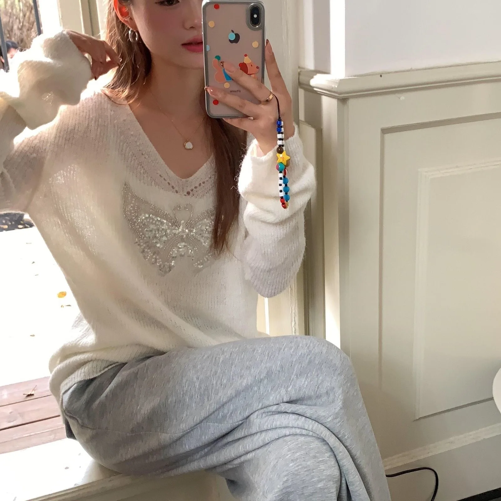 Chic Butterfly Beading Sweater Women White Layered Hollow Pullover 2025 Korean Y2K Spring Autumn Ladies V Neck Thin Knitted Top
Chic Butterfly Beading Sweater Women White Layered Hollow Pullover 2025 Korean Y2K Spring Autumn Ladies V Neck Thin Knitted Top