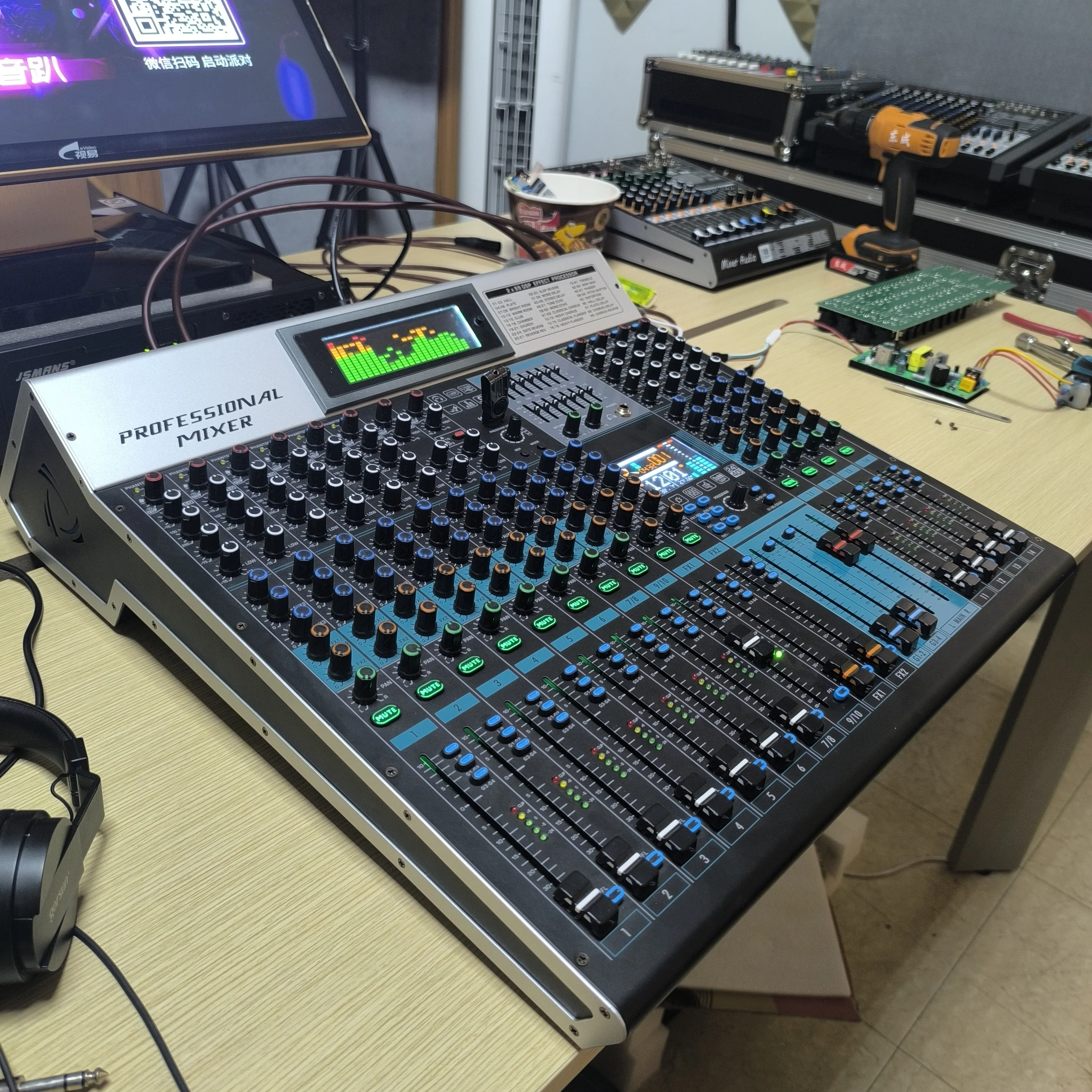DJ Sound Controller Professional mixer 14/18/-channel dual 99DSP stage performance USB MP3 Bluetooth audio mixer Studio Audio
DJ Sound Controller Professional mixer 14/18/-channel dual 99DSP stage performance USB MP3 Bluetooth audio mixer Studio Audio