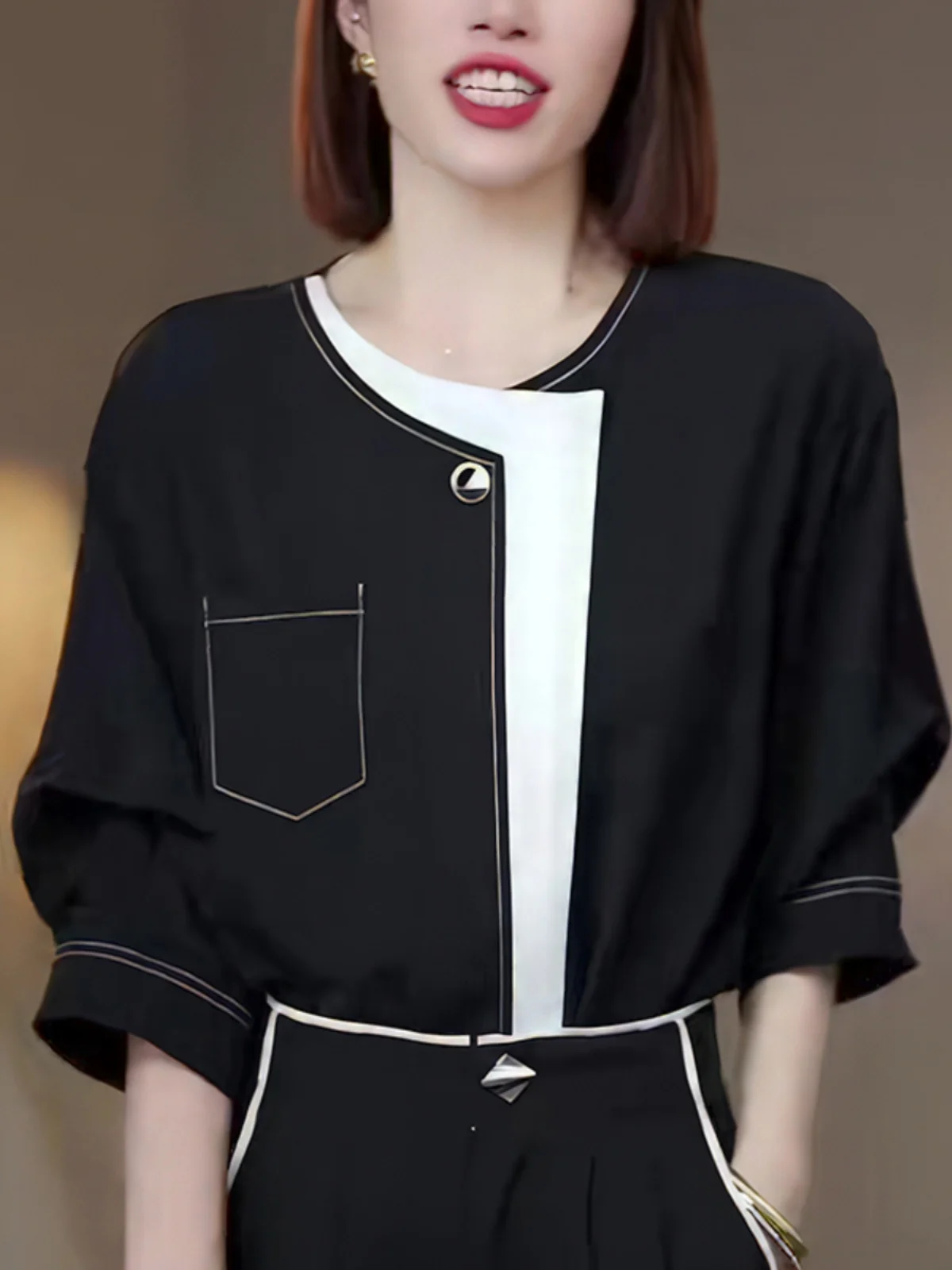 Elegant Summer 2026 European Style Loose Fit Short Sleeve Commute Fashion High End Sensation Versatile Casual Inner Wear T-Shirt
Elegant Summer 2026 European Style Loose Fit Short Sleeve Commute Fashion High End Sensation Versatile Casual Inner Wear T-Shirt