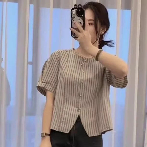Summer Stripe Shirt Jacket Women's Loose Short Sleeve Top Small Size Fashionable 2025 Spring round Neck Button Closure
Summer Stripe Shirt Jacket Women's Loose Short Sleeve Top Small Size Fashionable 2025 Spring round Neck Button Closure