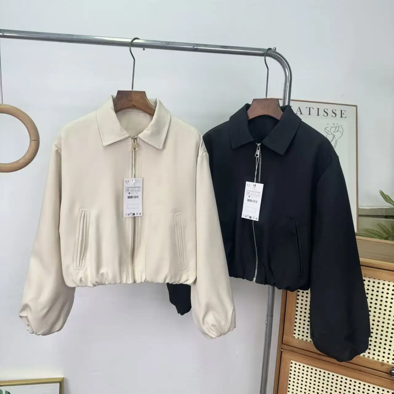 WMXZ Autumn 2025 Casual Versatile Long Sve Zipper Puffy Jaet Coat Women's Faion Sle Stand Collar Outerwear
WMXZ Autumn 2025 Casual Versatile Long Sve Zipper Puffy Jaet Coat Women's Faion Sle Stand Collar Outerwear