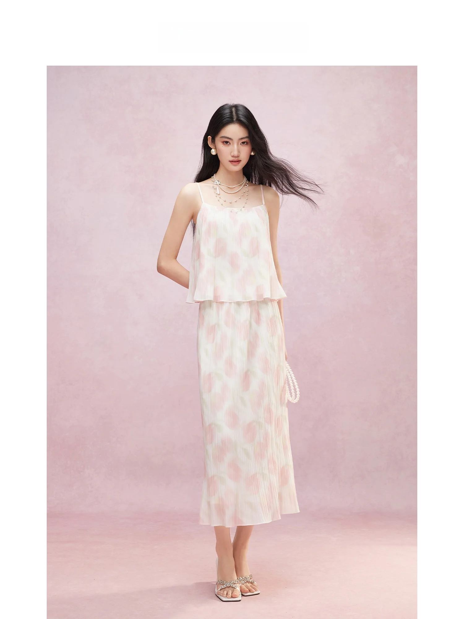 MandyZhang Summer Encounter Holiday Tulip Print Pleated Set Women's Summer Elegance Strap Top High Waist Skirt Fashion Set
MandyZhang Summer Encounter Holiday Tulip Print Pleated Set Women's Summer Elegance Strap Top High Waist Skirt Fashion Set