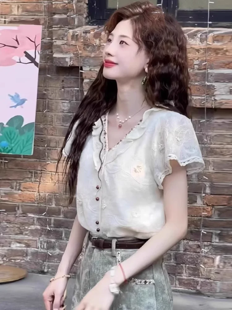 Korean Design Heavy Embroidery V-Ne ort Sve Top Bubble Sve Slimming Waist Summer New Sle Casual Sle irt
Korean Design Heavy Embroidery V-Ne ort Sve Top Bubble Sve Slimming Waist Summer New Sle Casual Sle irt