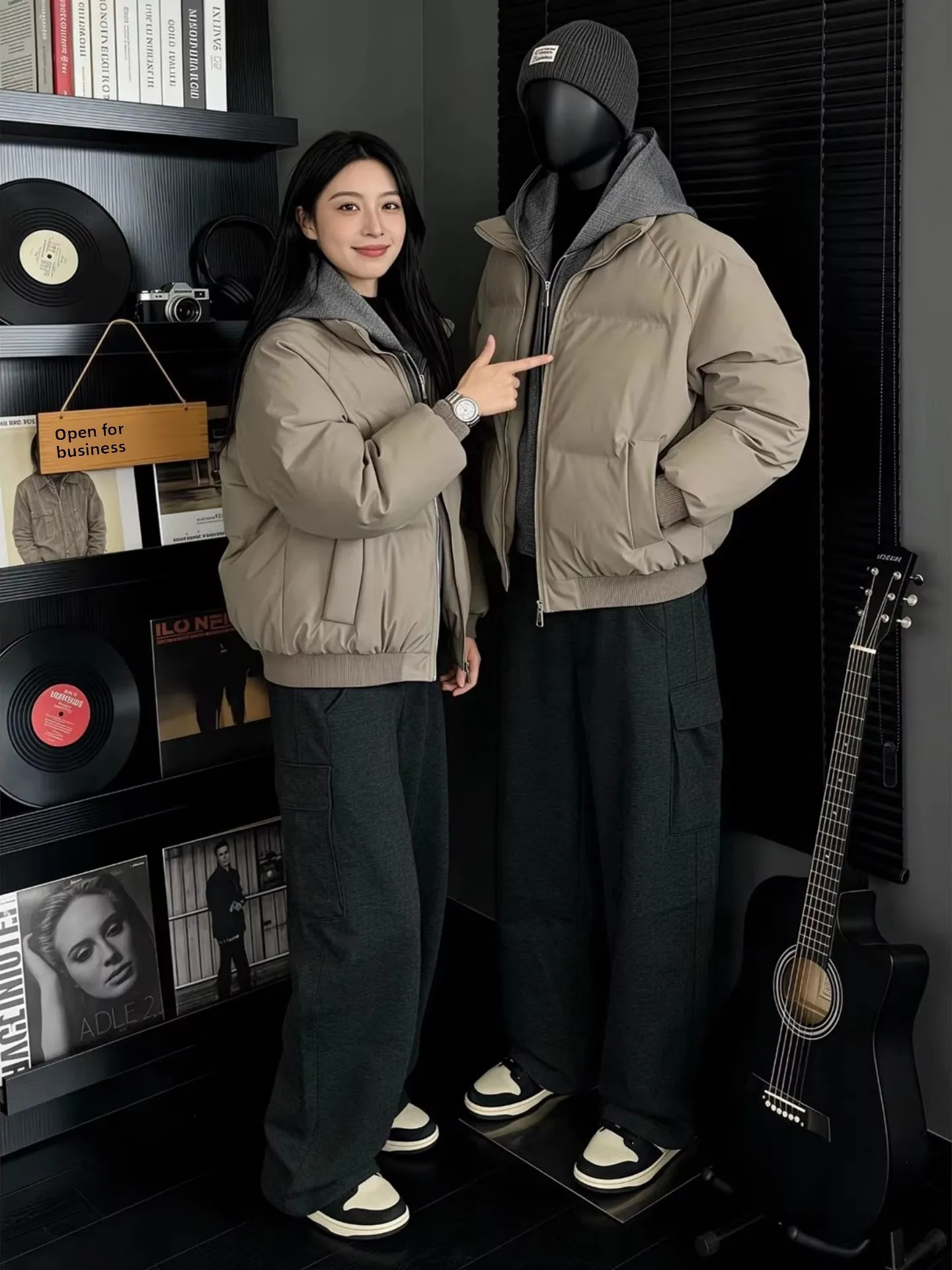 Мужская зимняя теплая куртка из утолщенной искусственной кожи с хлопковым наполнителем, с капюшоном, короткая, молодежная, из полиэфирного волокна
Мужская зимняя теплая куртка из утолщенной искусственной кожи с хлопковым наполнителем, с капюшоном, короткая, молодежная, из полиэфирного волокна