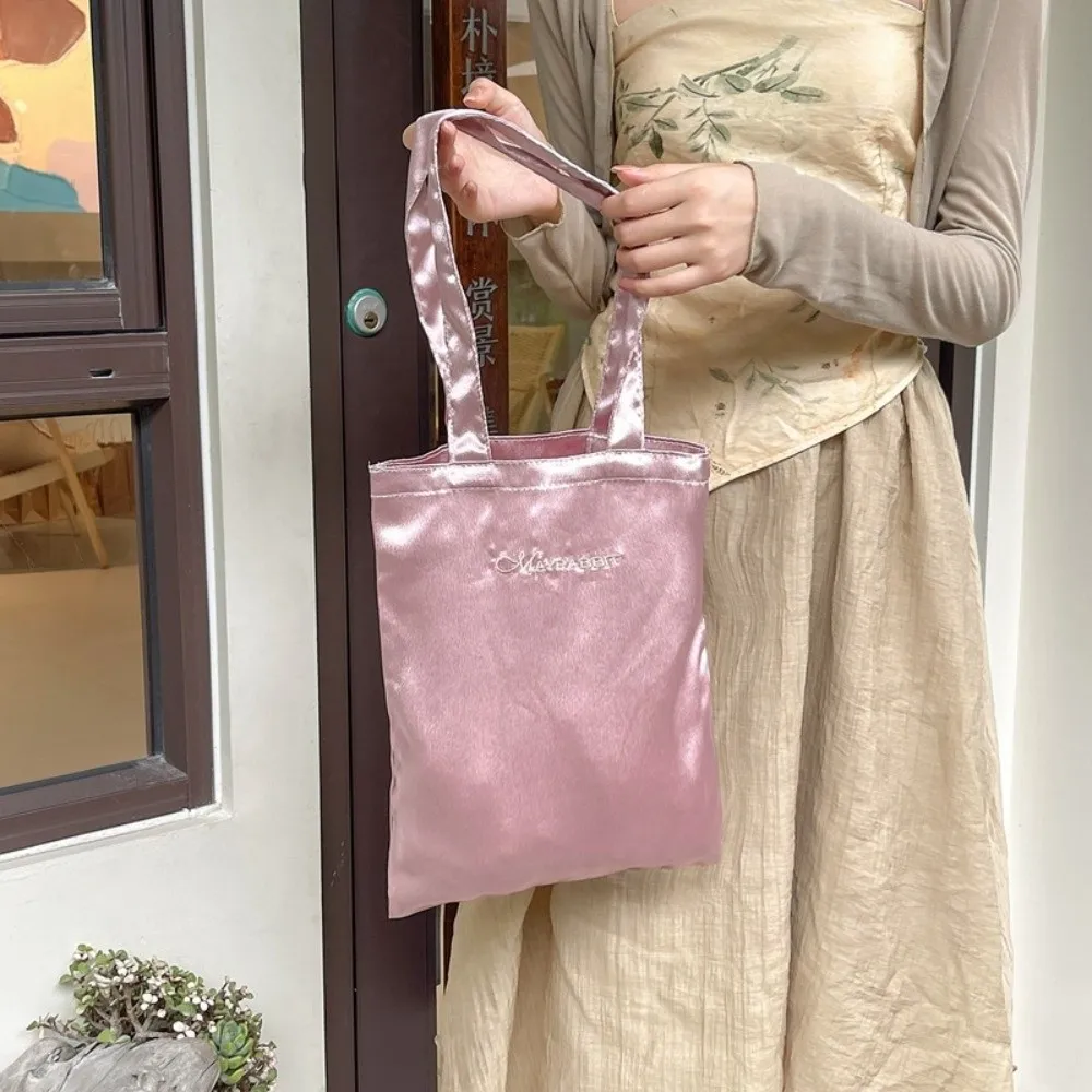 Letter Embroidery Satin Silk Tote Bag Elegant Large Capacity Canvas Shoulder Bag Versatile Lightweight Simple Underarm Handbag
Letter Embroidery Satin Silk Tote Bag Elegant Large Capacity Canvas Shoulder Bag Versatile Lightweight Simple Underarm Handbag