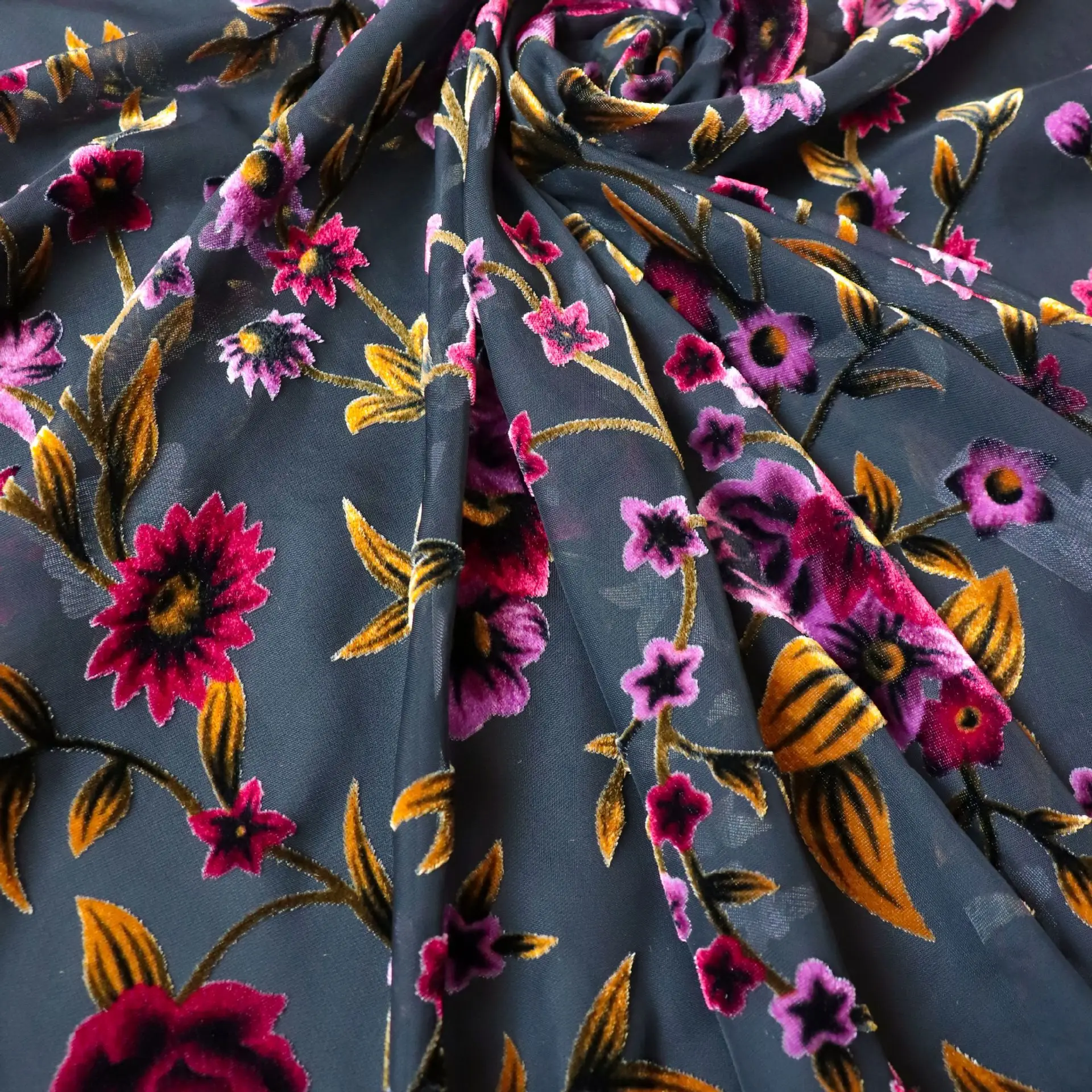2923 Woven velvet brocade sticky velvet printed burnt out scorch printed velvet fabric nightdress
2923 Woven velvet brocade sticky velvet printed burnt out scorch printed velvet fabric nightdress