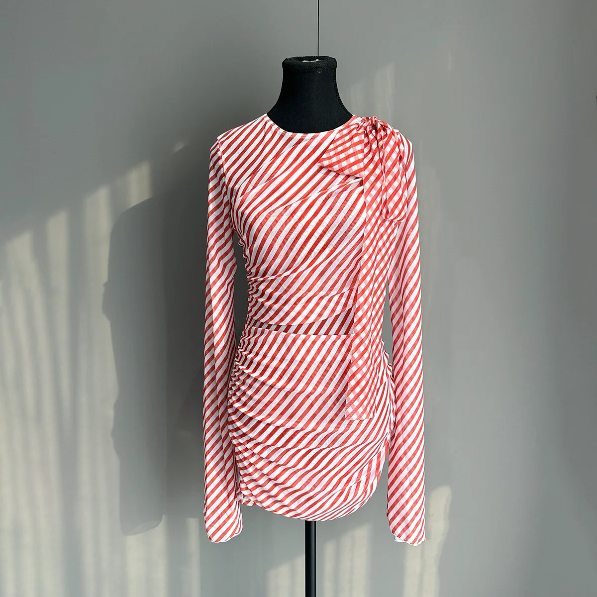 2026 Striped Long Sleeve Knotted Crochet Knitted Tunic Beach Cover Up Cover-ups Beach Dress Beach Wear Female Beachwear
2026 Striped Long Sleeve Knotted Crochet Knitted Tunic Beach Cover Up Cover-ups Beach Dress Beach Wear Female Beachwear