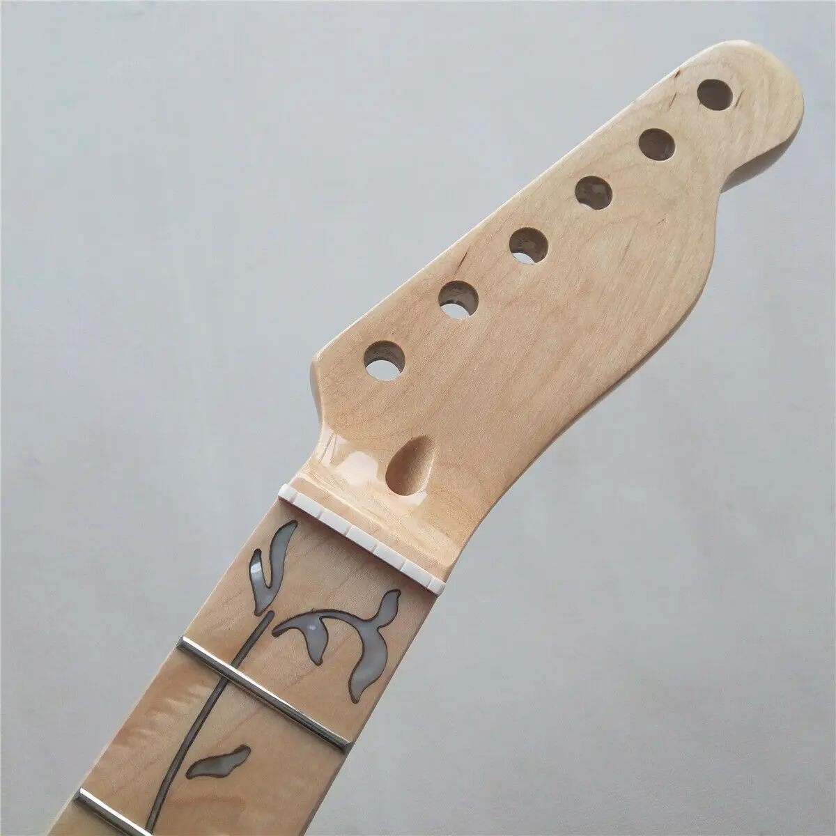 Beautiful DIY Maple Electric Guitar Neck 22 fret 25.5inch Glazed White Vine Inlay Maple Fretboard New Replacement
Beautiful DIY Maple Electric Guitar Neck 22 fret 25.5inch Glazed White Vine Inlay Maple Fretboard New Replacement