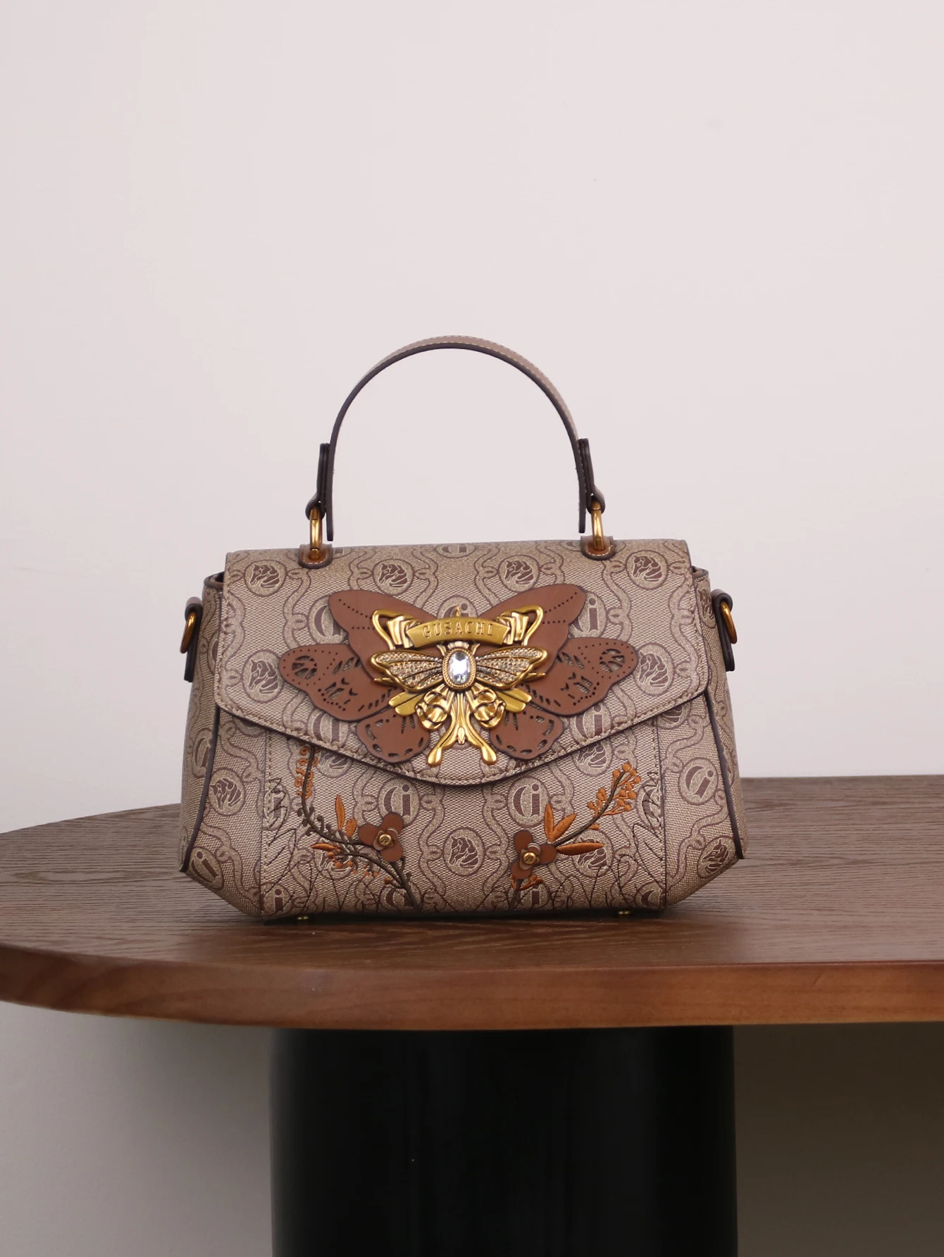 2026 модная женская сумка с тяжелым фурнитурой и замком, модная роскошная ретро-цветочная маленькая сумка в тон, изысканный китайский стиль
2026 модная женская сумка с тяжелым фурнитурой и замком, модная роскошная ретро-цветочная маленькая сумка в тон, изысканный китайский стиль