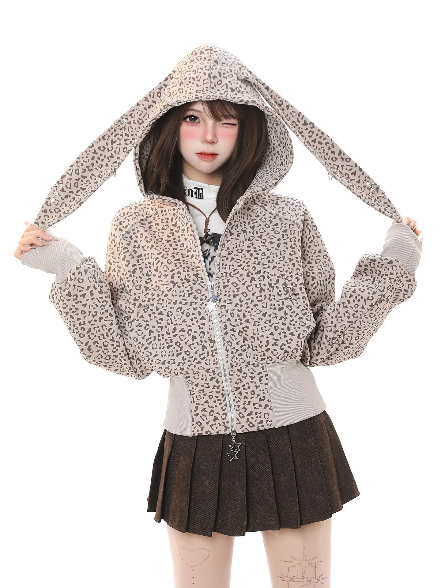 Retro American Leopard Print Hoodie Women's Loose Casual Age-Defying Versatile Cute Short Outerwear Rabbit Ear Design Spring
Retro American Leopard Print Hoodie Women's Loose Casual Age-Defying Versatile Cute Short Outerwear Rabbit Ear Design Spring