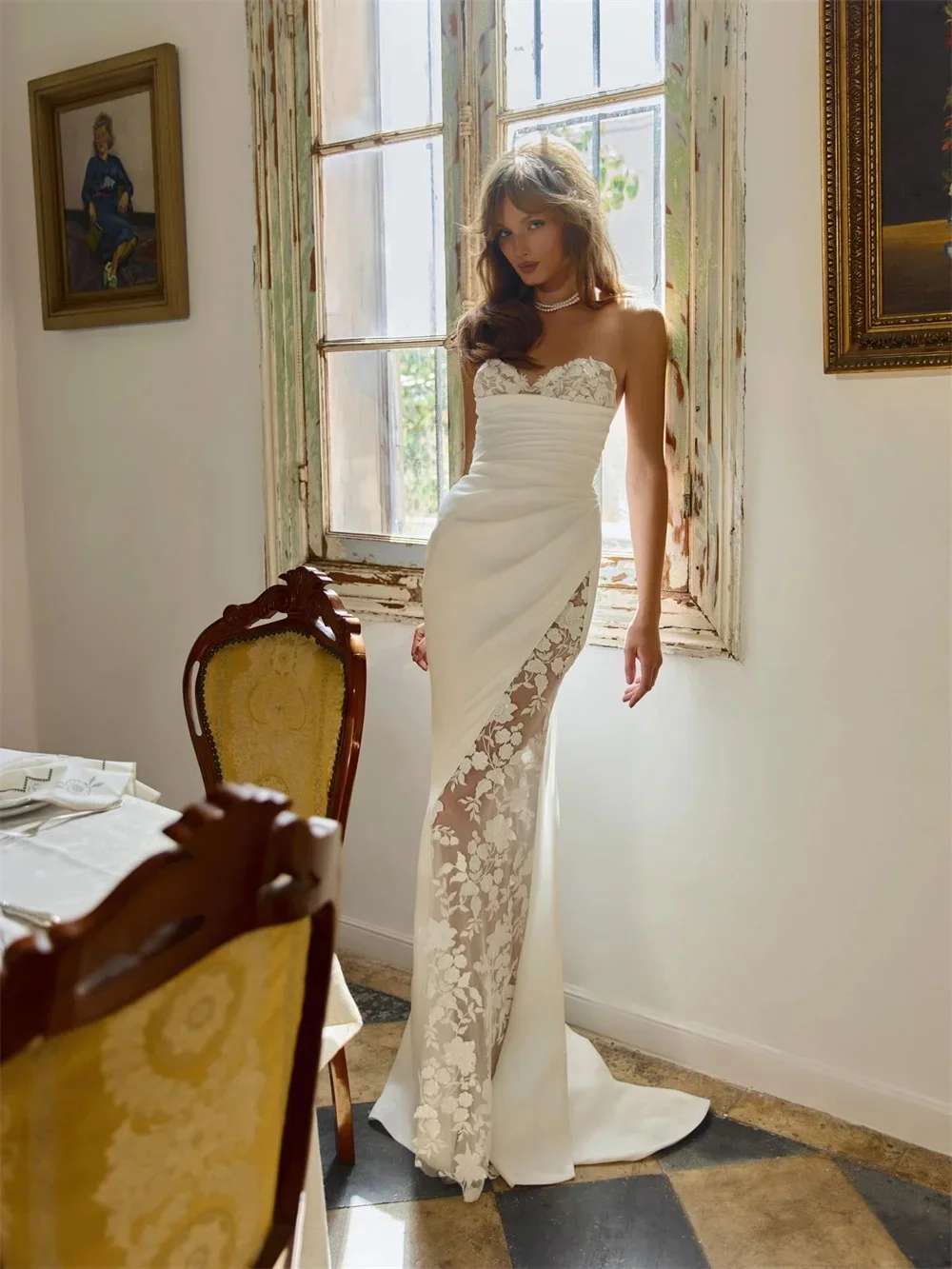 White Elegant Strapless Wedding Dress, Sleeveless Lace-up Bridal Gown, High Side Slit Mermaid Wedding Gown, Customizable.
White Elegant Strapless Wedding Dress, Sleeveless Lace-up Bridal Gown, High Side Slit Mermaid Wedding Gown, Customizable.