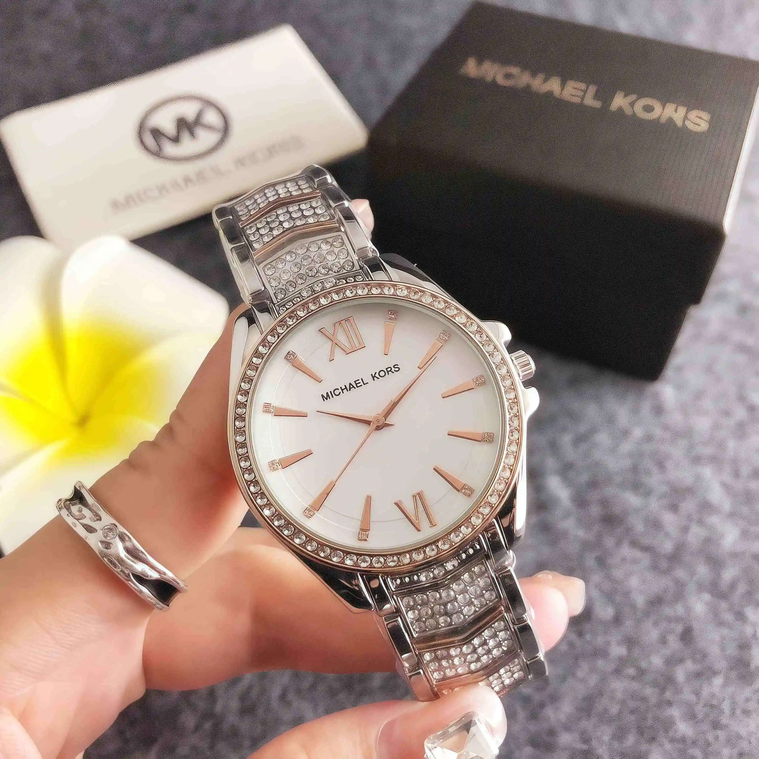 Michael Kors Women Luxury Diamond Inlaid Quartz Watch Fashion Leisure Business Style Wristwatch Chronograph Lady Exquisite Gift
Michael Kors Women Luxury Diamond Inlaid Quartz Watch Fashion Leisure Business Style Wristwatch Chronograph Lady Exquisite Gift