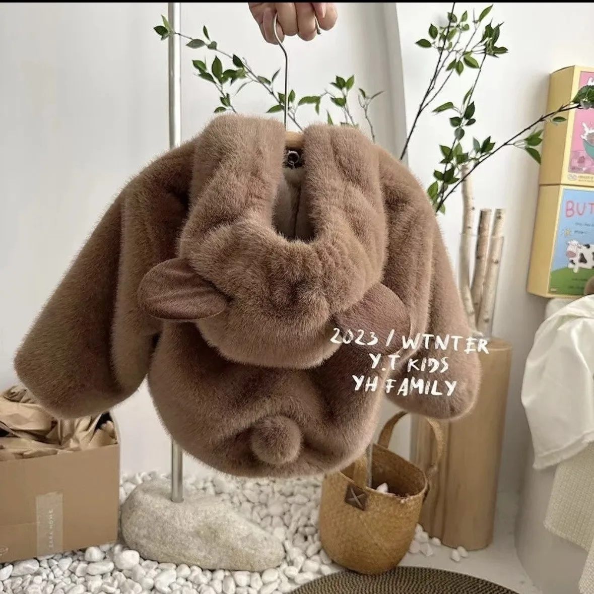 Boys and Girls Imitation Fur Coat Winter New Style Children's Warm and Plush Thick Hooded Cotton Jacket
Boys and Girls Imitation Fur Coat Winter New Style Children's Warm and Plush Thick Hooded Cotton Jacket