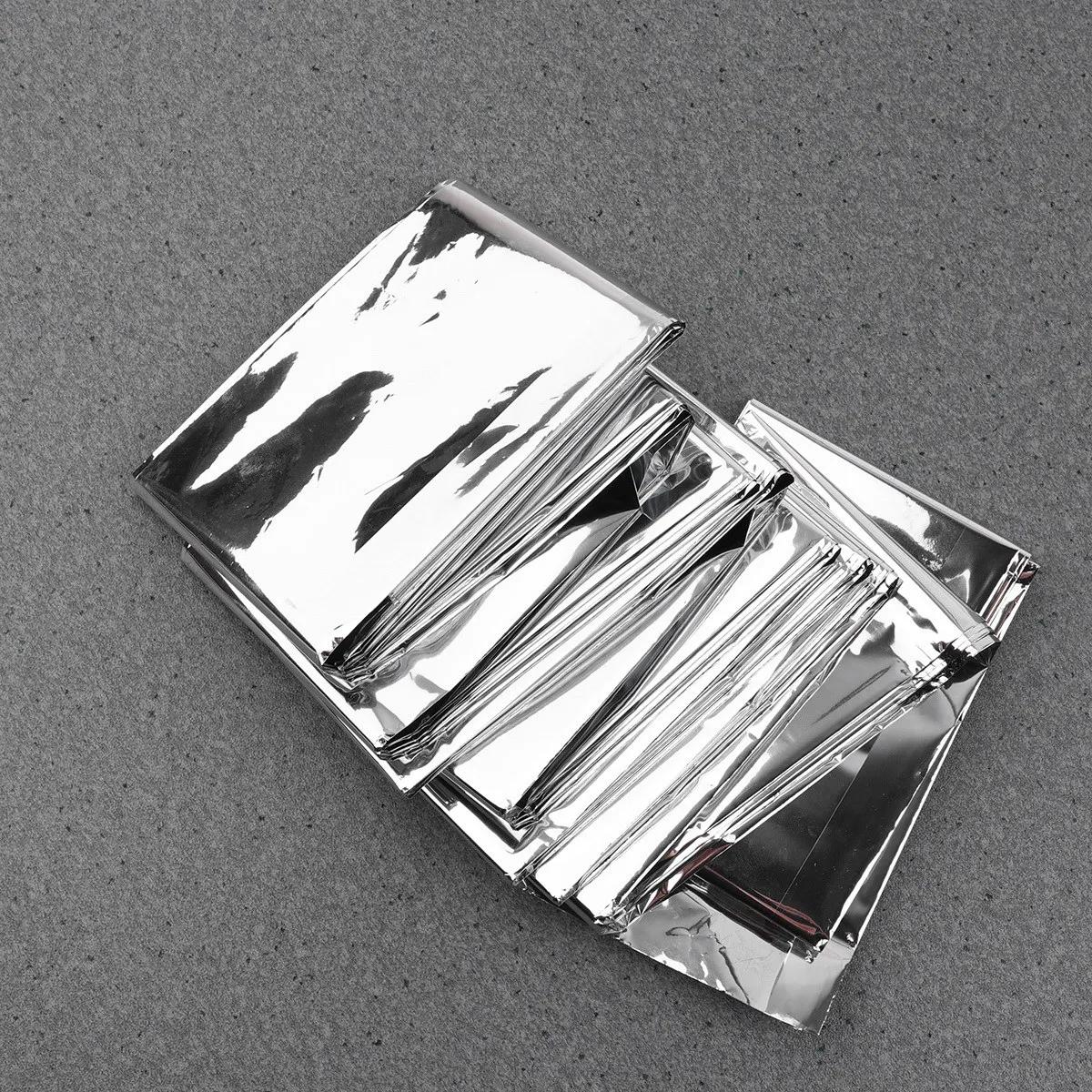 5Pcs Emergency Blanket Silver 210x160cm Reflective Thermal Survival Safety Sunscreen Outdoor Rescue Emergency Blanket
5Pcs Emergency Blanket Silver 210x160cm Reflective Thermal Survival Safety Sunscreen Outdoor Rescue Emergency Blanket