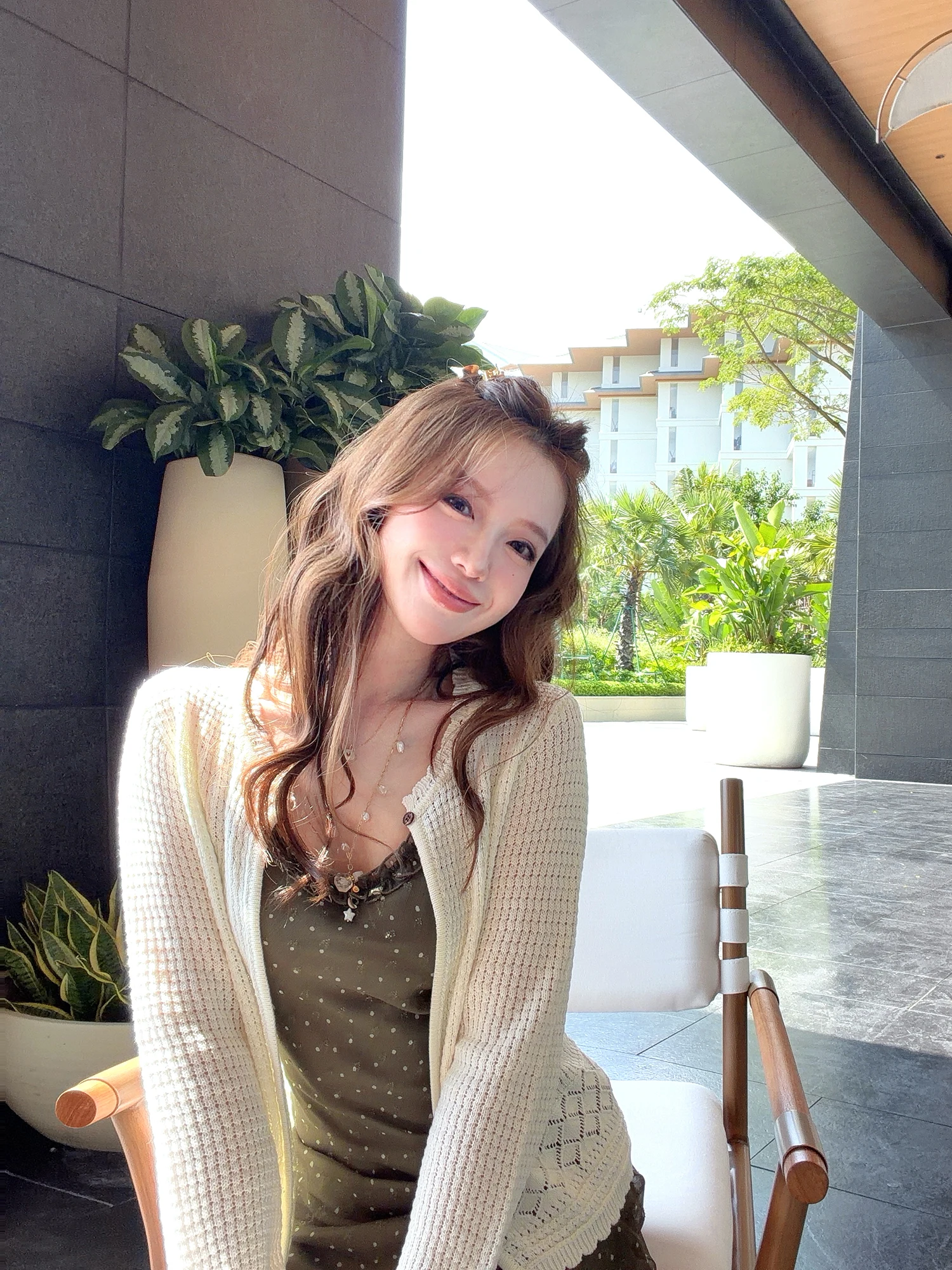 Hand Knitted Linen Rayon Set Women's Vest Knitted Hollow out Cardigan Two Piece Set Short Length Loose Fit Spring Fashion
Hand Knitted Linen Rayon Set Women's Vest Knitted Hollow out Cardigan Two Piece Set Short Length Loose Fit Spring Fashion