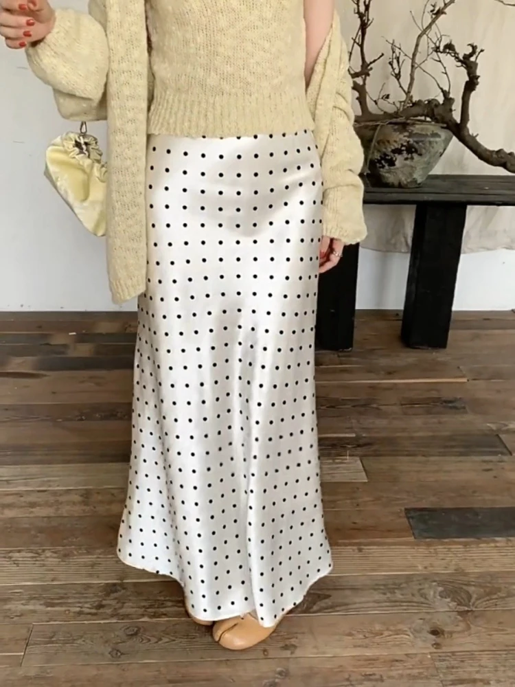 Polka Dot Satin Midi Skirt French Vintage-Inspired Slim Fit Mermaid Skirt 2025 Spring Summer Elegant & Versatile for Women
Polka Dot Satin Midi Skirt French Vintage-Inspired Slim Fit Mermaid Skirt 2025 Spring Summer Elegant & Versatile for Women