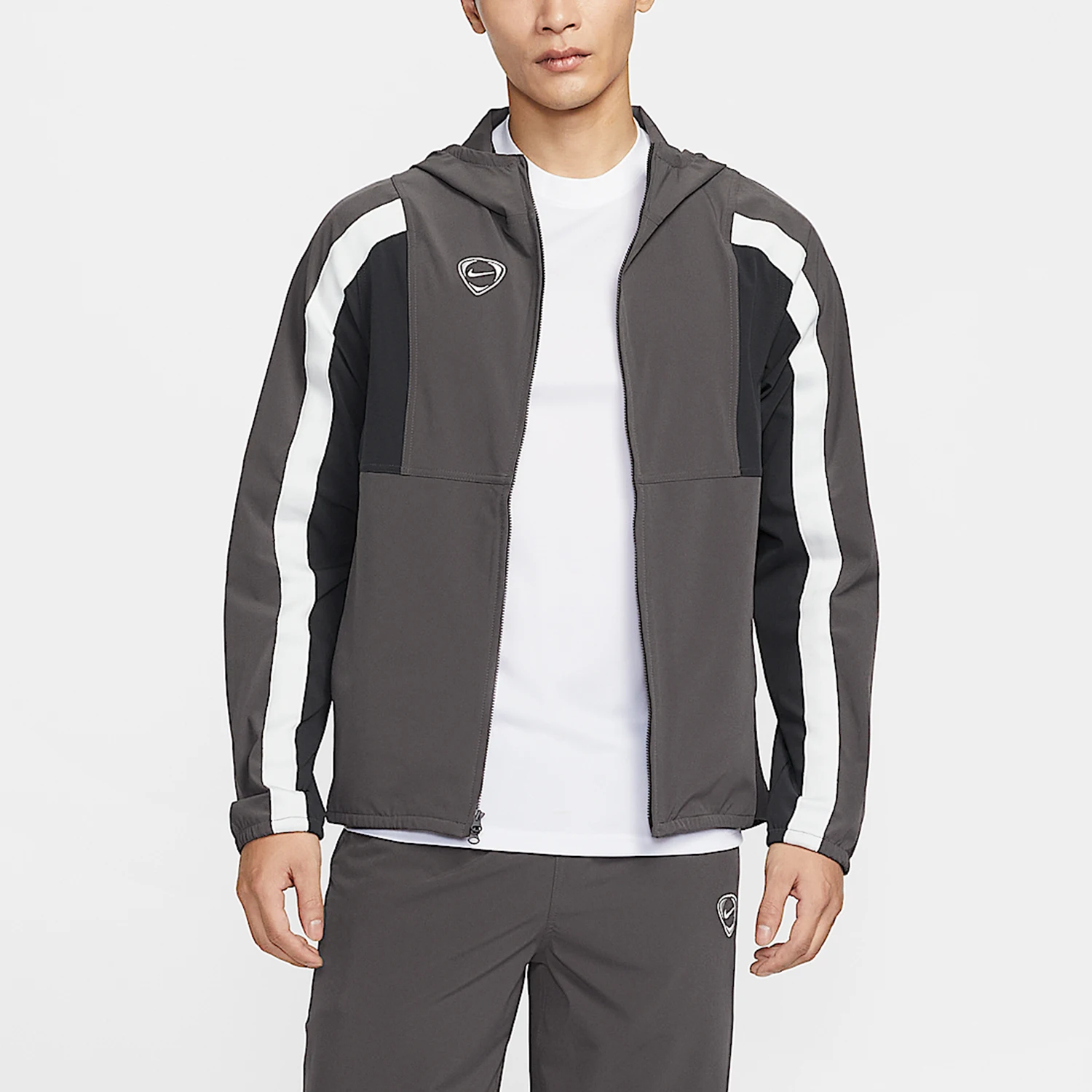 Nike Authentic Spring Style Men's Patchwork Woven Hooded Jacket IF1529-254
Nike Authentic Spring Style Men's Patchwork Woven Hooded Jacket IF1529-254