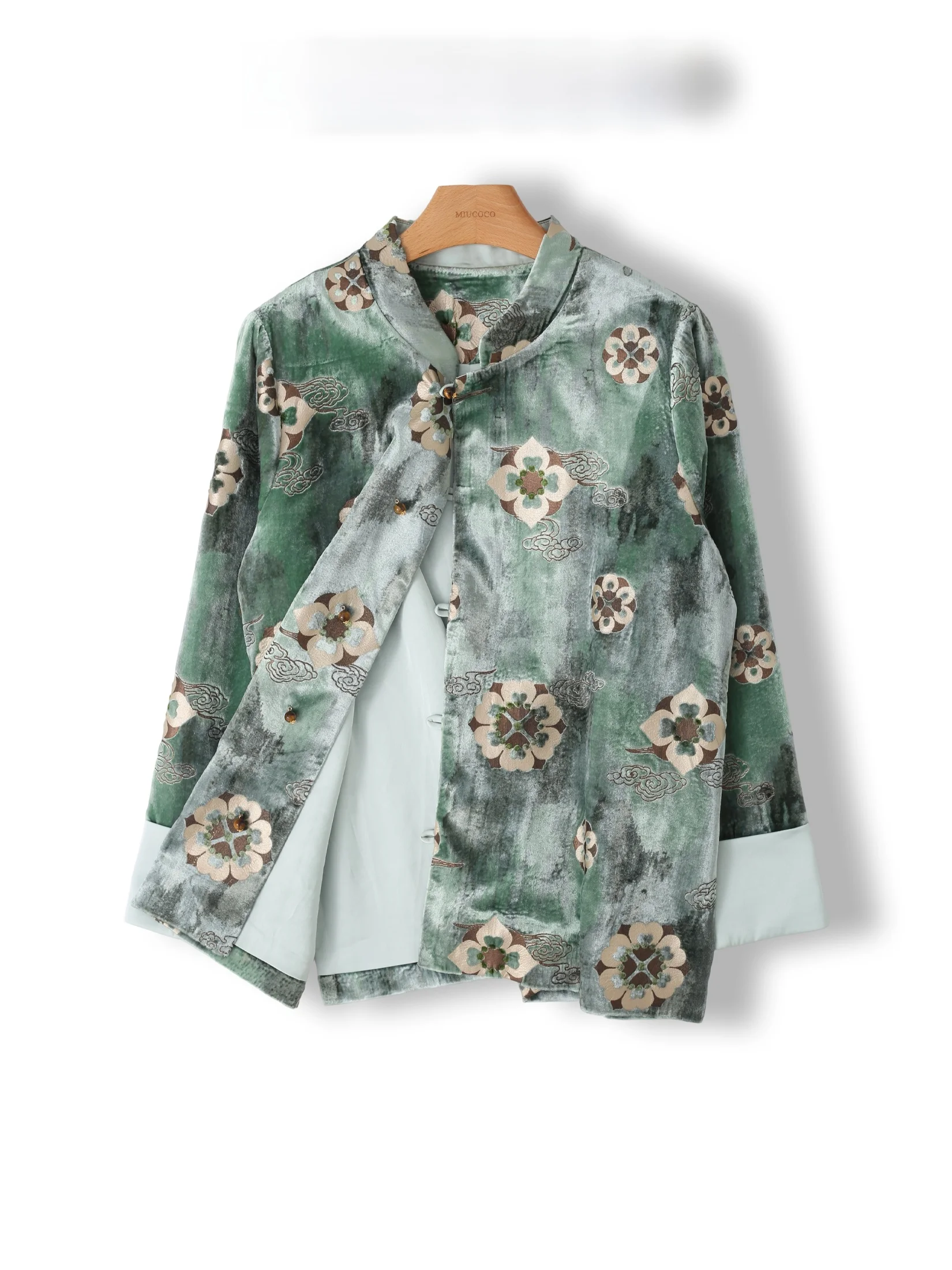 Retro Chinese Style Loose Fit Silk Jacket Women's Coat Floral Embroidery Large Version Elegant Fashionable Ladies Outerwear
Retro Chinese Style Loose Fit Silk Jacket Women's Coat Floral Embroidery Large Version Elegant Fashionable Ladies Outerwear