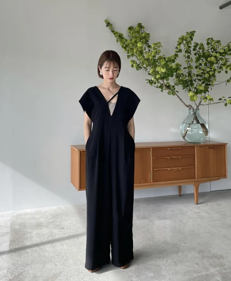 Simple Deep V-Neck One-Piece Pants Casual High Waist Straight Leg Wide Leg Pants Sleeveless Style Women's Fashion
Simple Deep V-Neck One-Piece Pants Casual High Waist Straight Leg Wide Leg Pants Sleeveless Style Women's Fashion