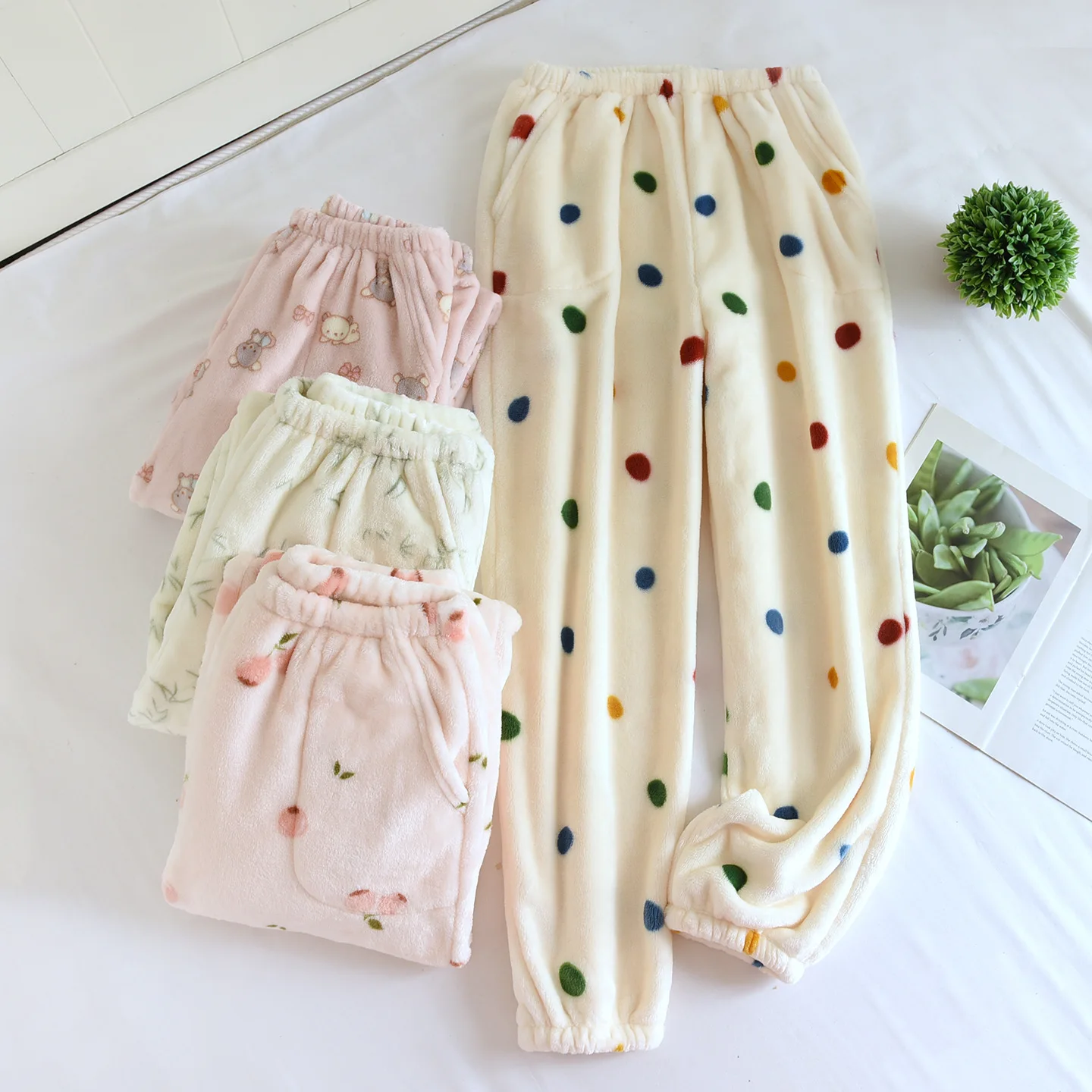 Теплые фланелевые штаны с мультяшным принтом, милые спальные штаны, толстые женские осенне-зимние свободные и удобные брюки для домашней одежды
Теплые фланелевые штаны с мультяшным принтом, милые спальные штаны, толстые женские осенне-зимние свободные и удобные брюки для домашней одежды