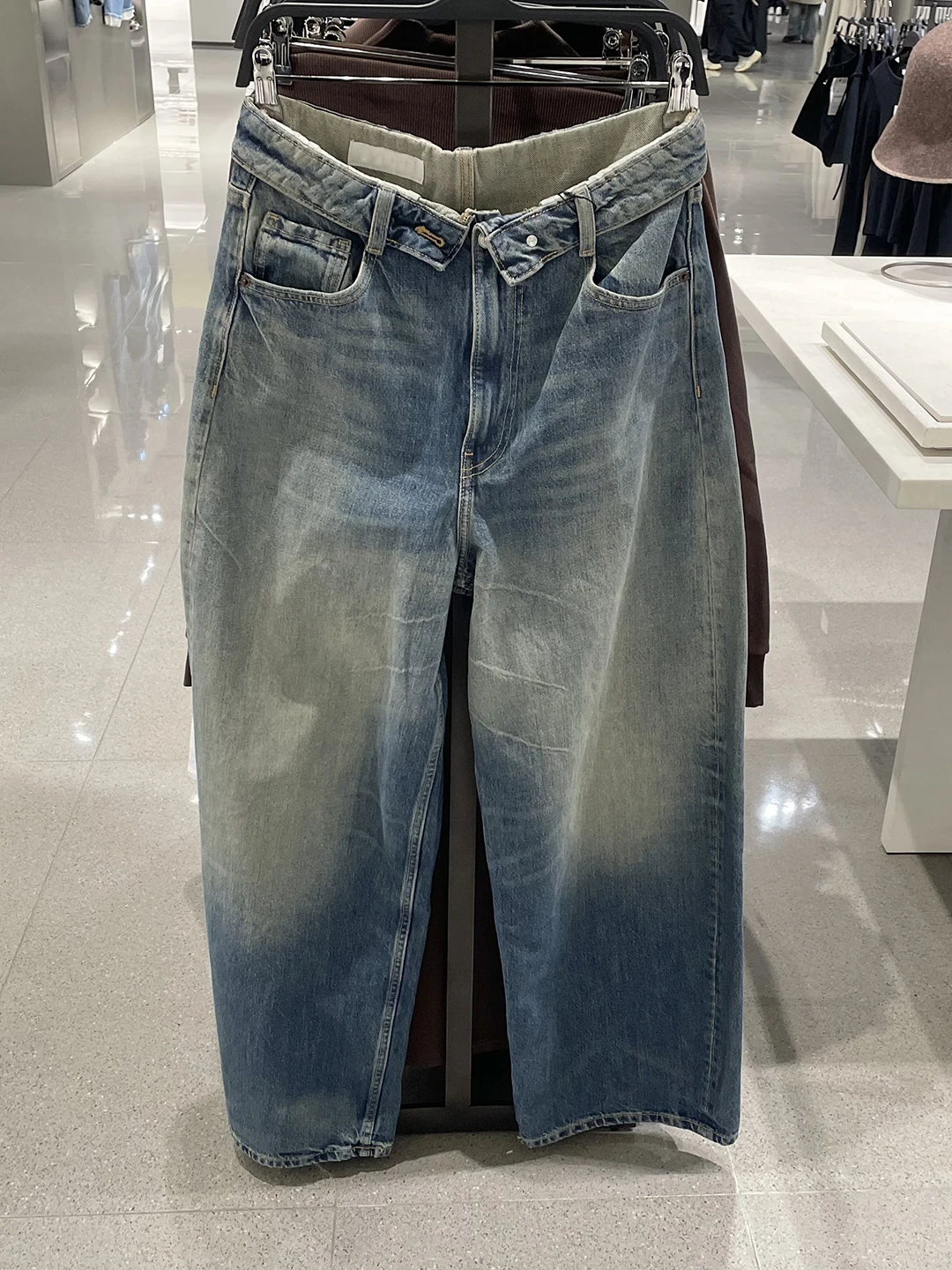 Winter New Loose Casual Denim Jeans Women's Boyfriend Style Vintage High Waist Flared Loose Fit Neutral Wind Winter Collection
Winter New Loose Casual Denim Jeans Women's Boyfriend Style Vintage High Waist Flared Loose Fit Neutral Wind Winter Collection